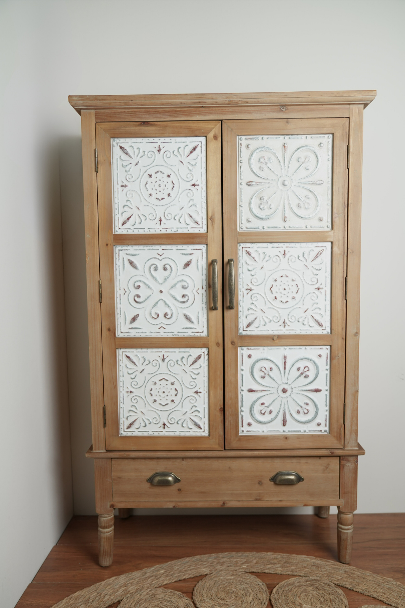 دولاب بنقش مميز