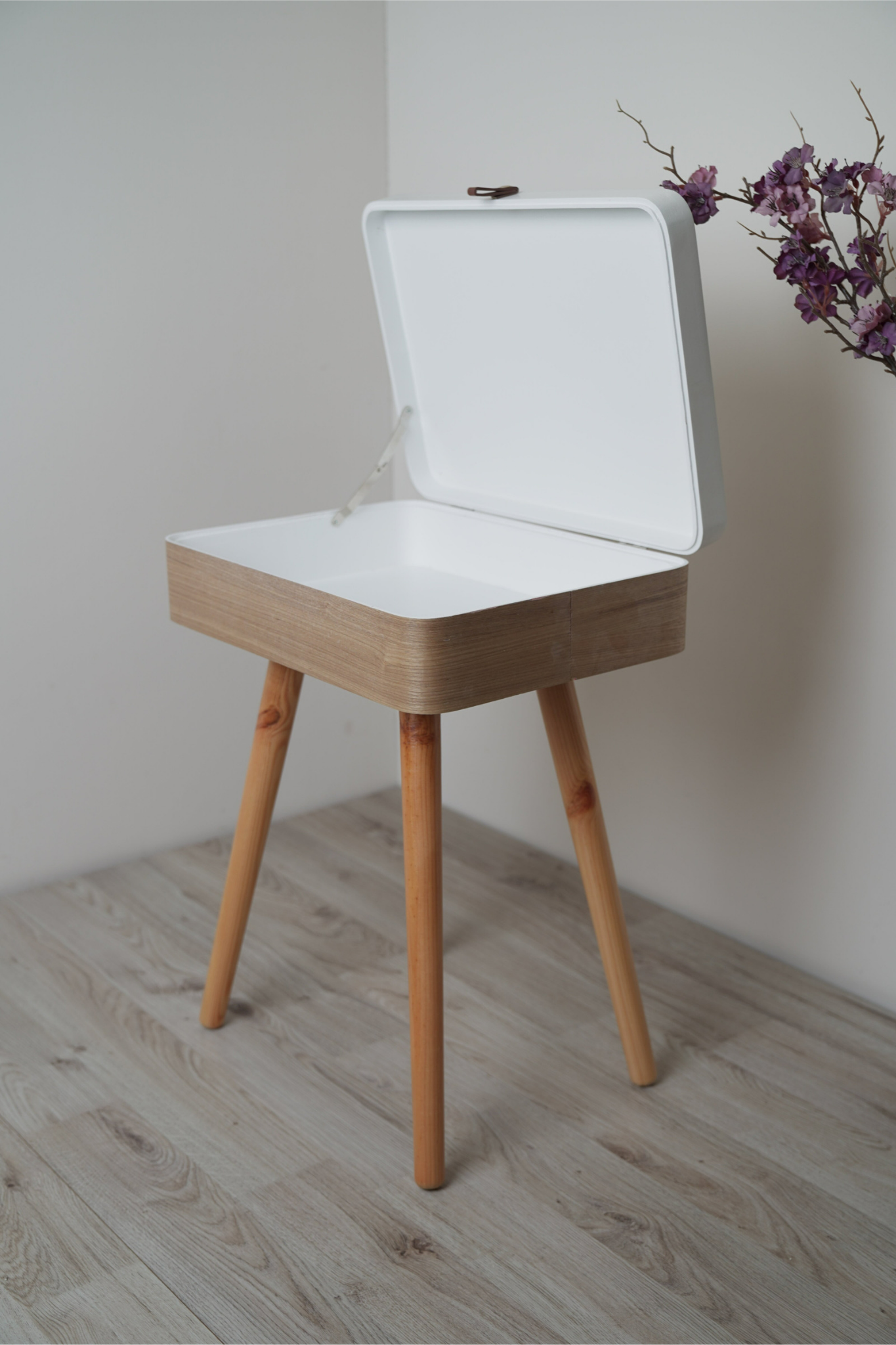 طاولة مربعه