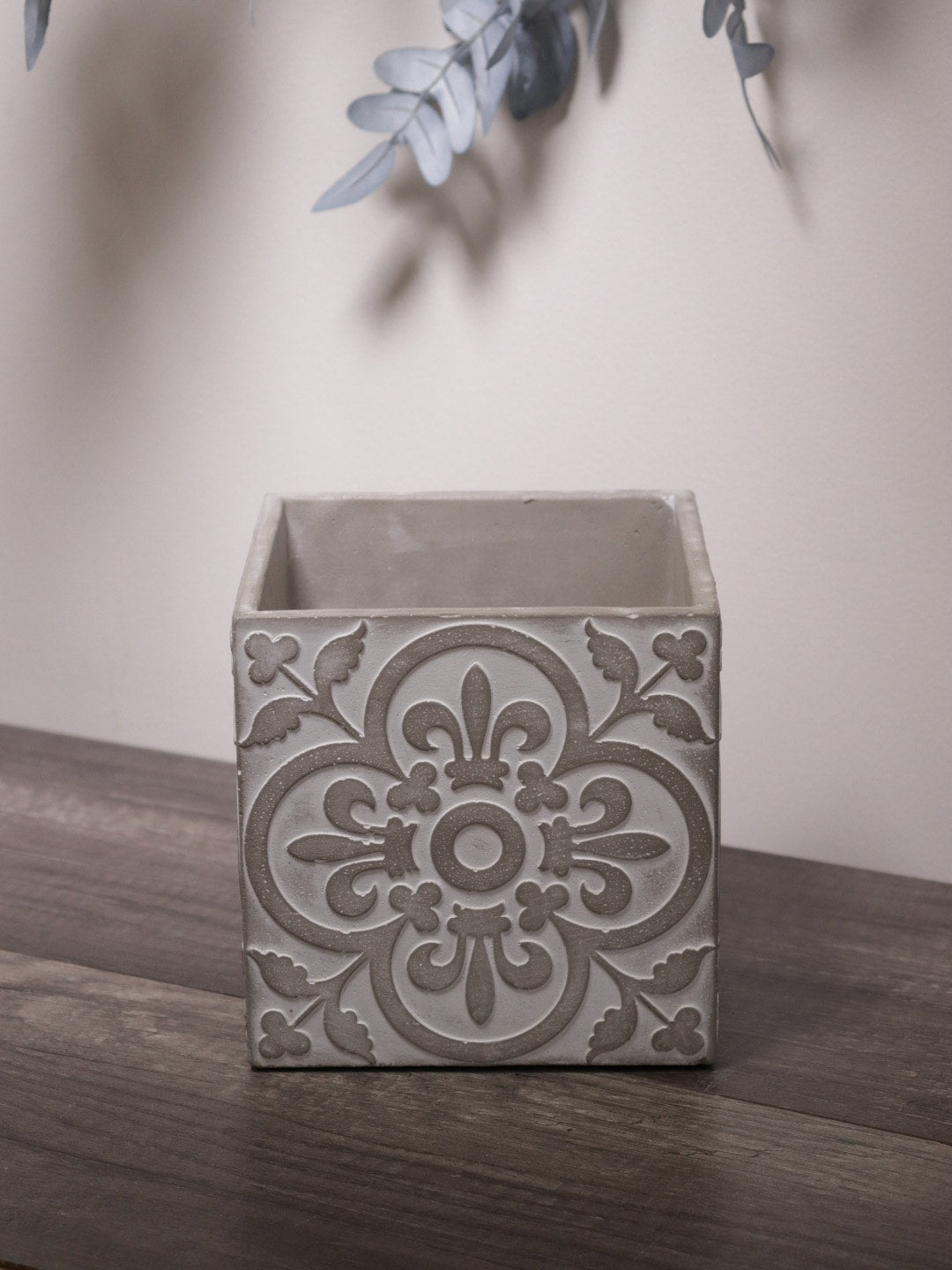 مركن فخار مربع بنقش اثري