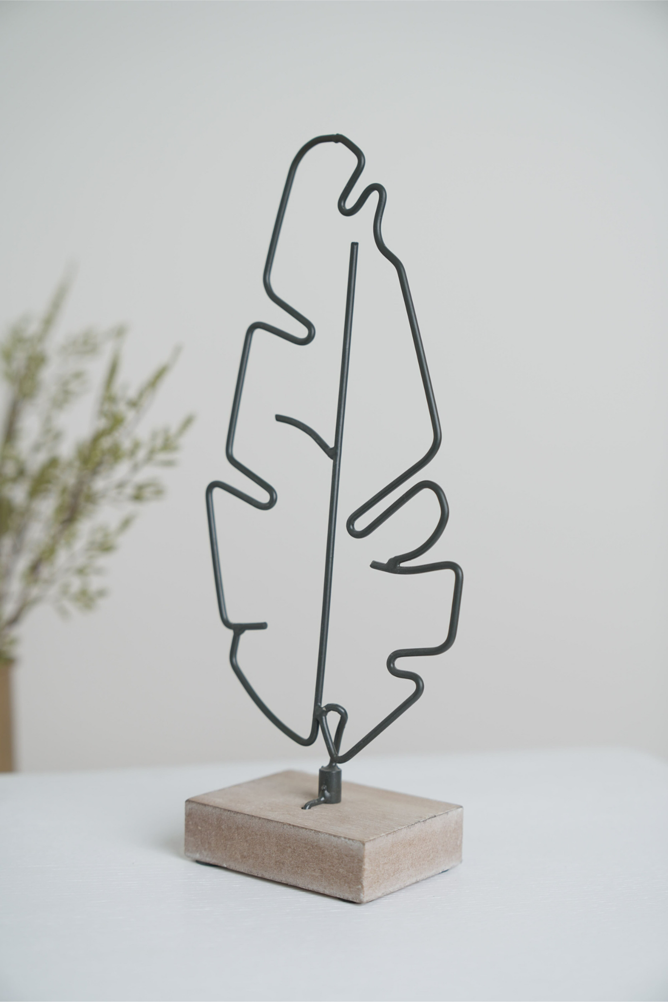 تحفة بشكل ورقة