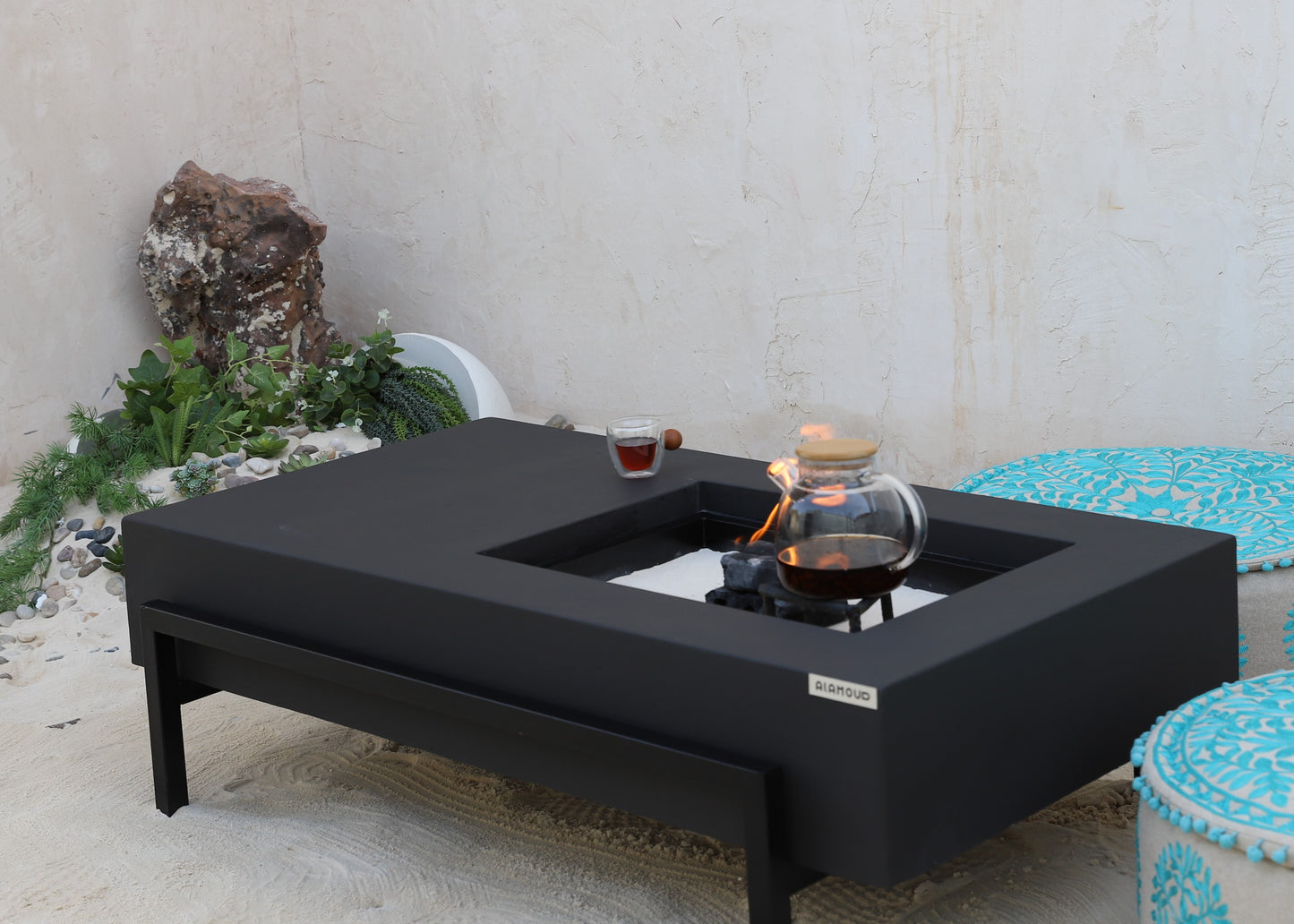 موقد الغضا مع طاولة باللون الأسود