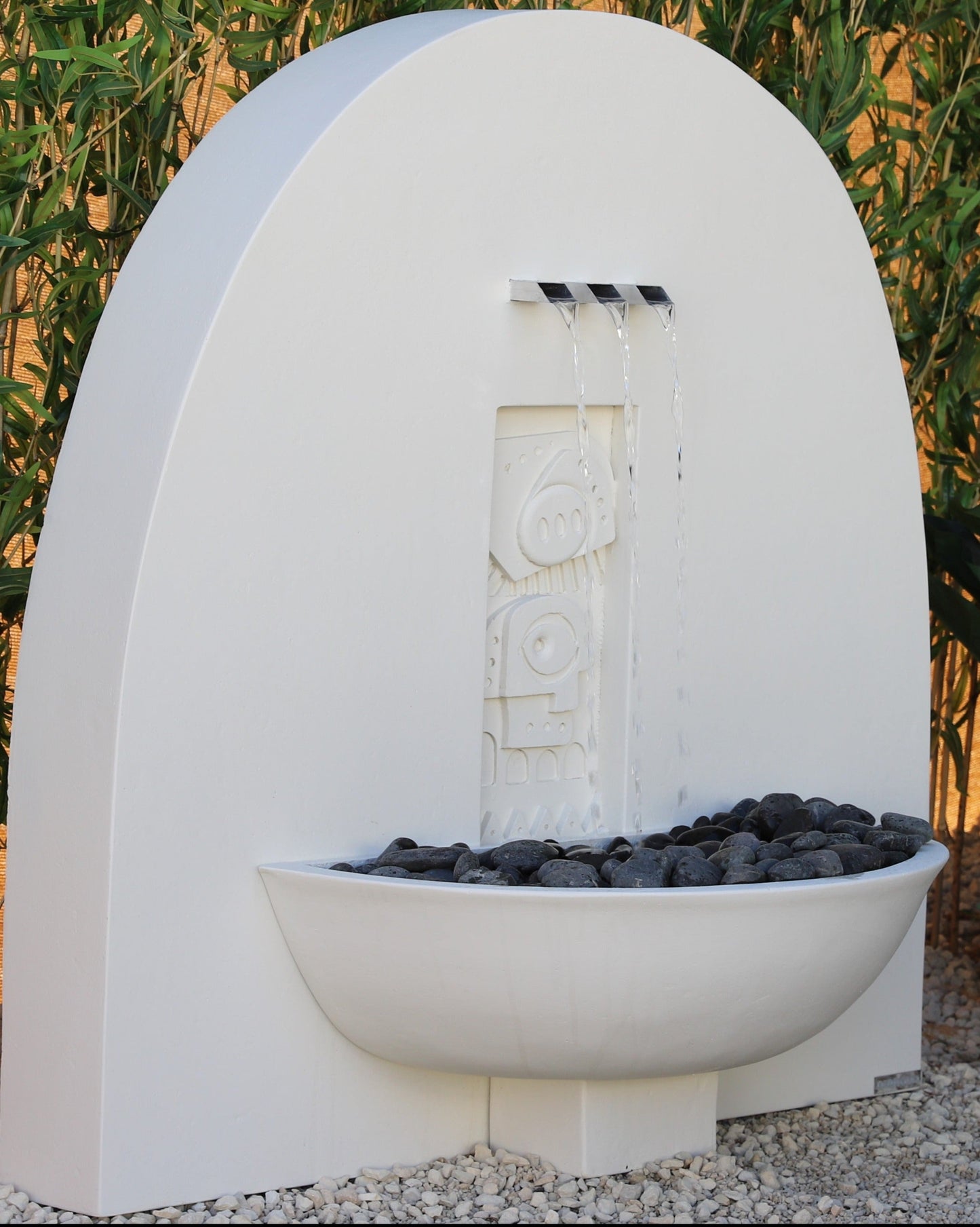 شلال جاهز للتركيب مصنوع من الكونكريت مع مزيج حجر الزينة.