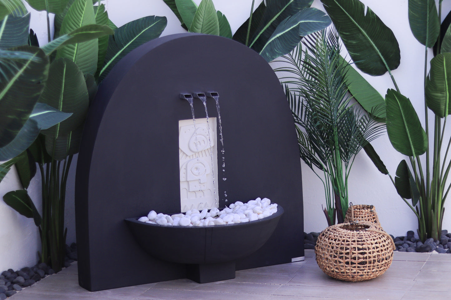 تصميم متناسق يناسب المساحات المختلفة في المنزل أو الحديقة.