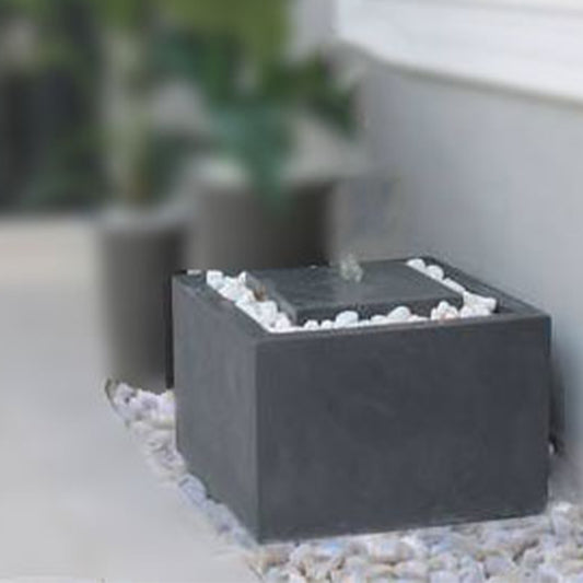 نافورة المربع الأمريكي صغير بتصميم مودرن يضيف أناقة للمكان