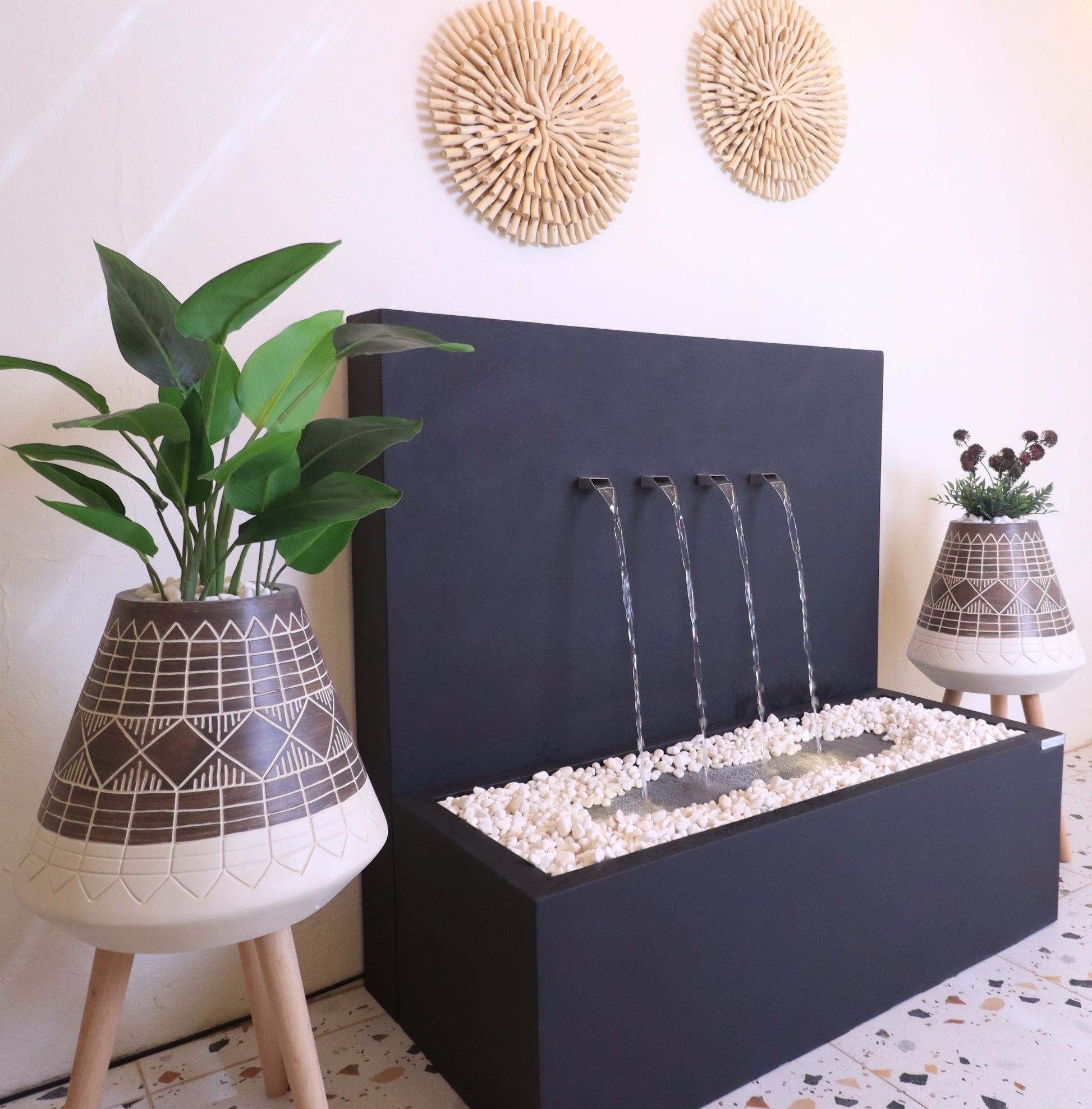 شلال مناسب للحدائق الداخلية والخارجية.