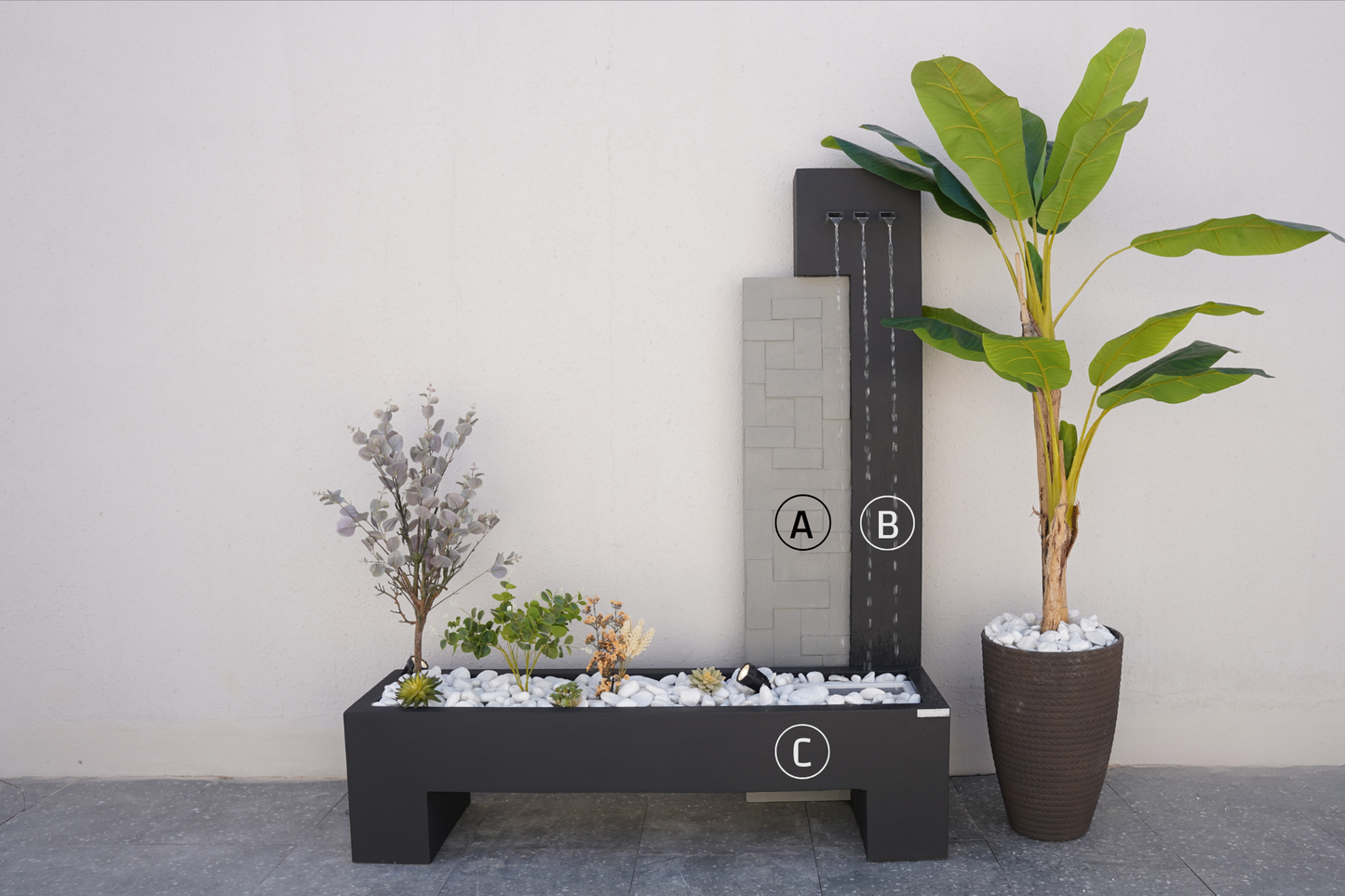 ديكور حدائقي مع صوت ماء مريح