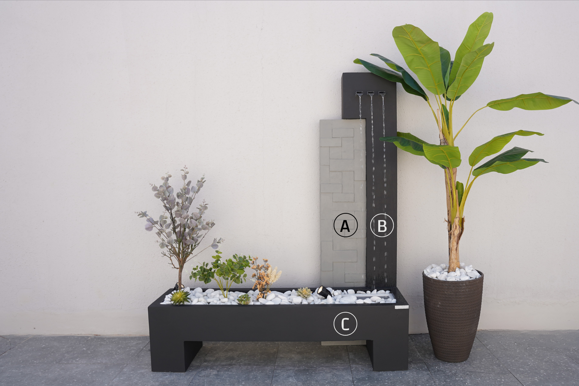 ديكور حدائقي مع صوت ماء مريح