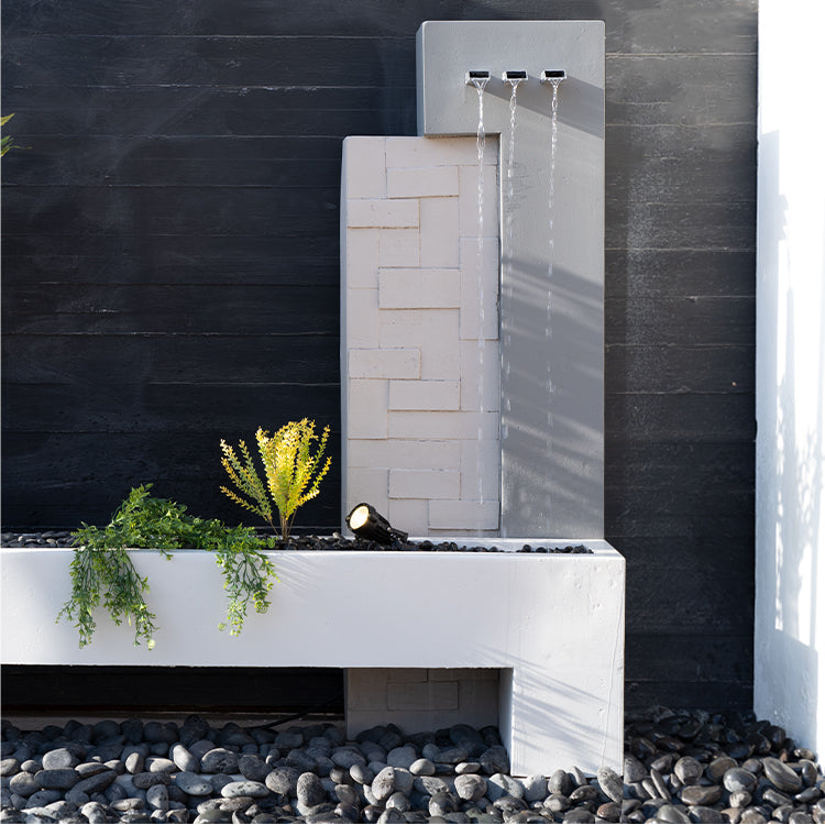 شلال منزلي يبعث أجواء طبيعية مميزة