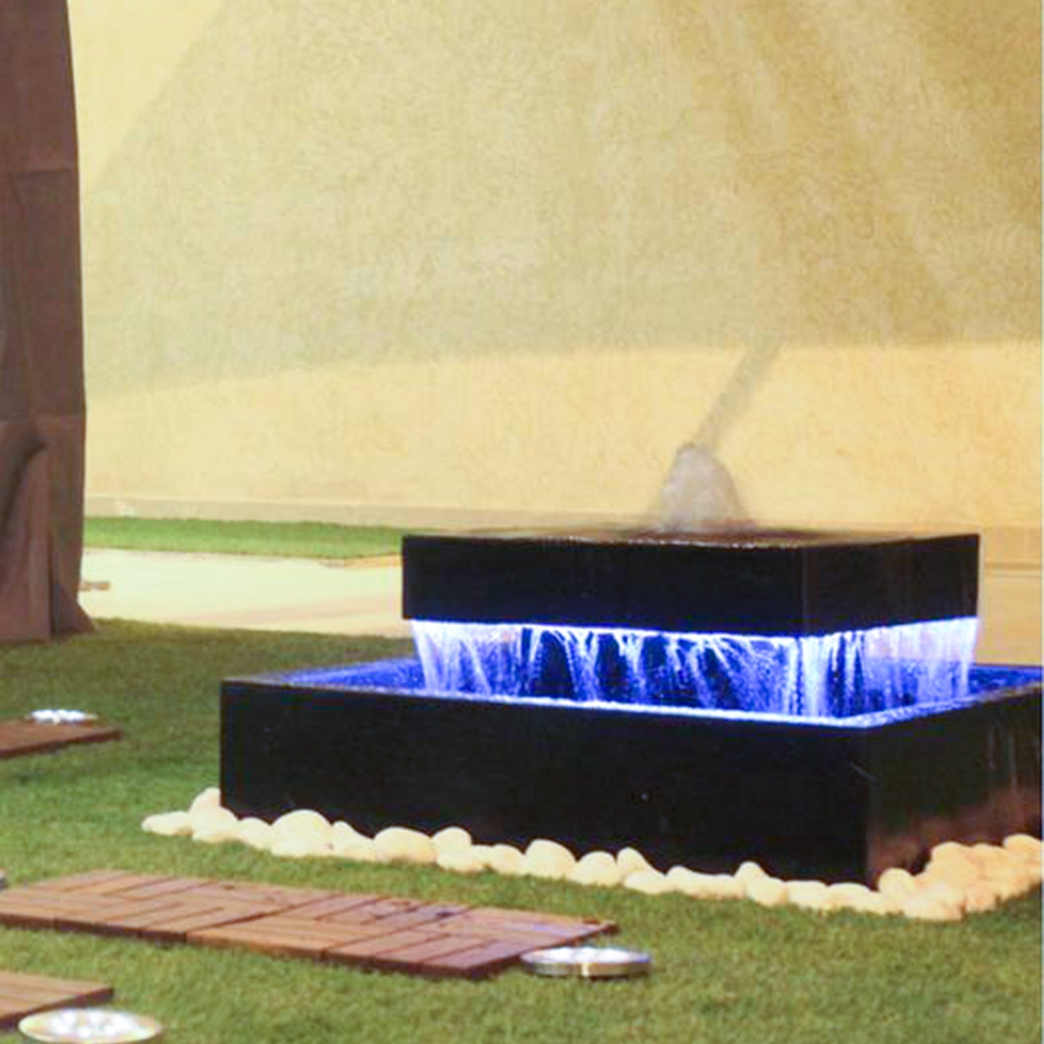 نافورة خارجية مضاءة بوهج جميل تلائم الحدائق والمداخل