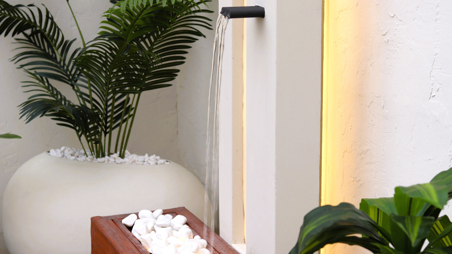 شلال داخلي وخارجي يضيف أجواء هادئة ومريحة لكل مكان.