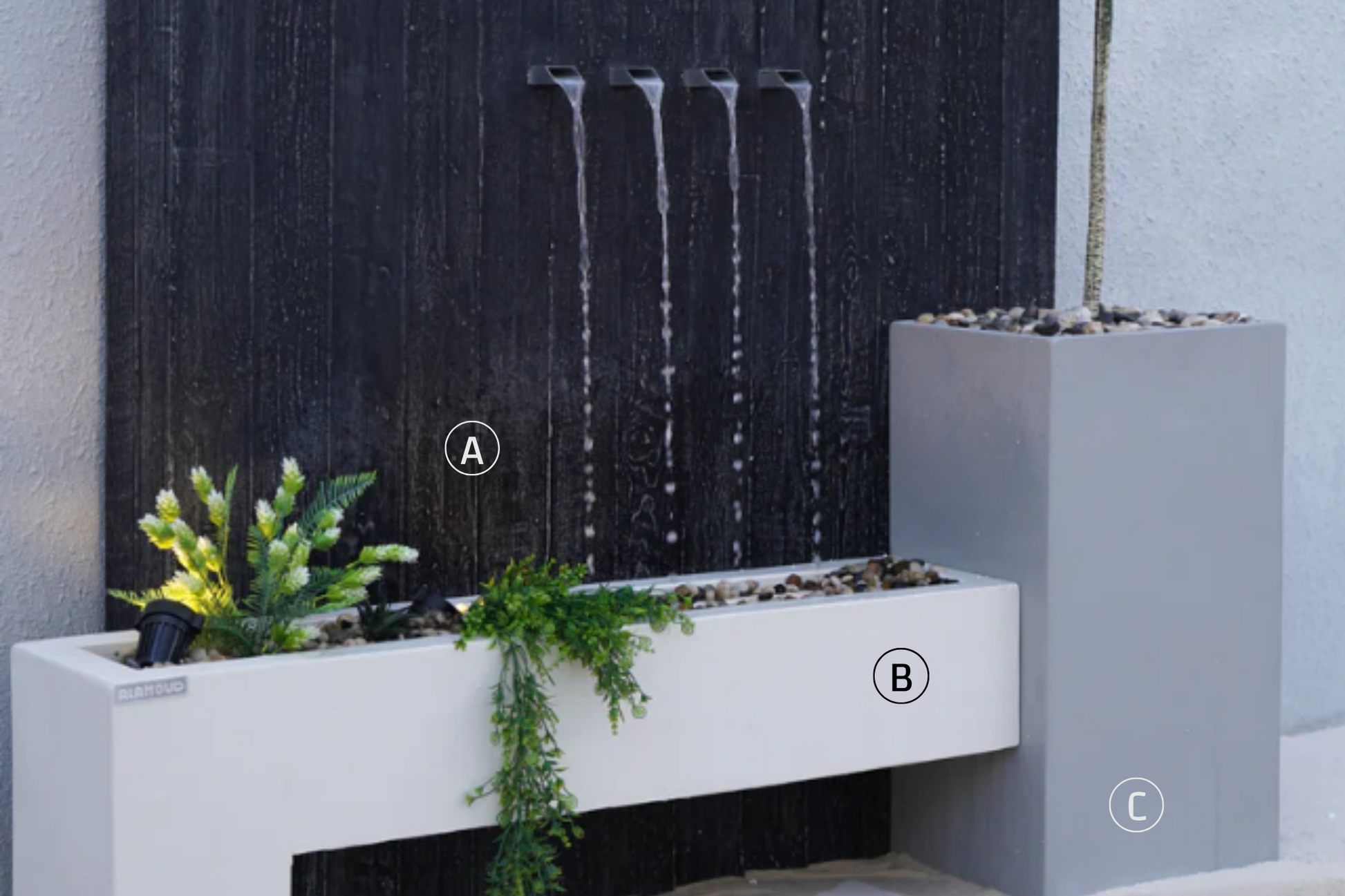 شلال ديكوري بتصميم عصري يحمل روح الطبيعة