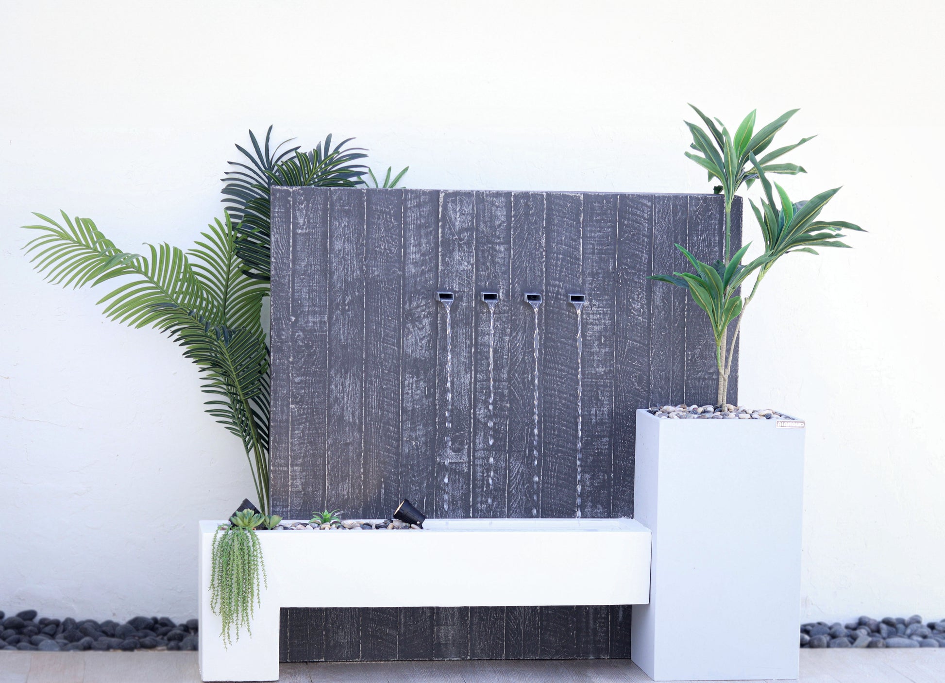 شلال ديكوري فاخر يعكس جمال الطبيعة