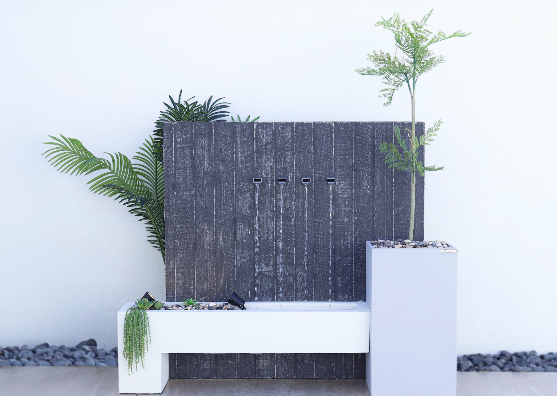 شلال بتصميم حديث يناسب المساحات الداخلية والخارجية