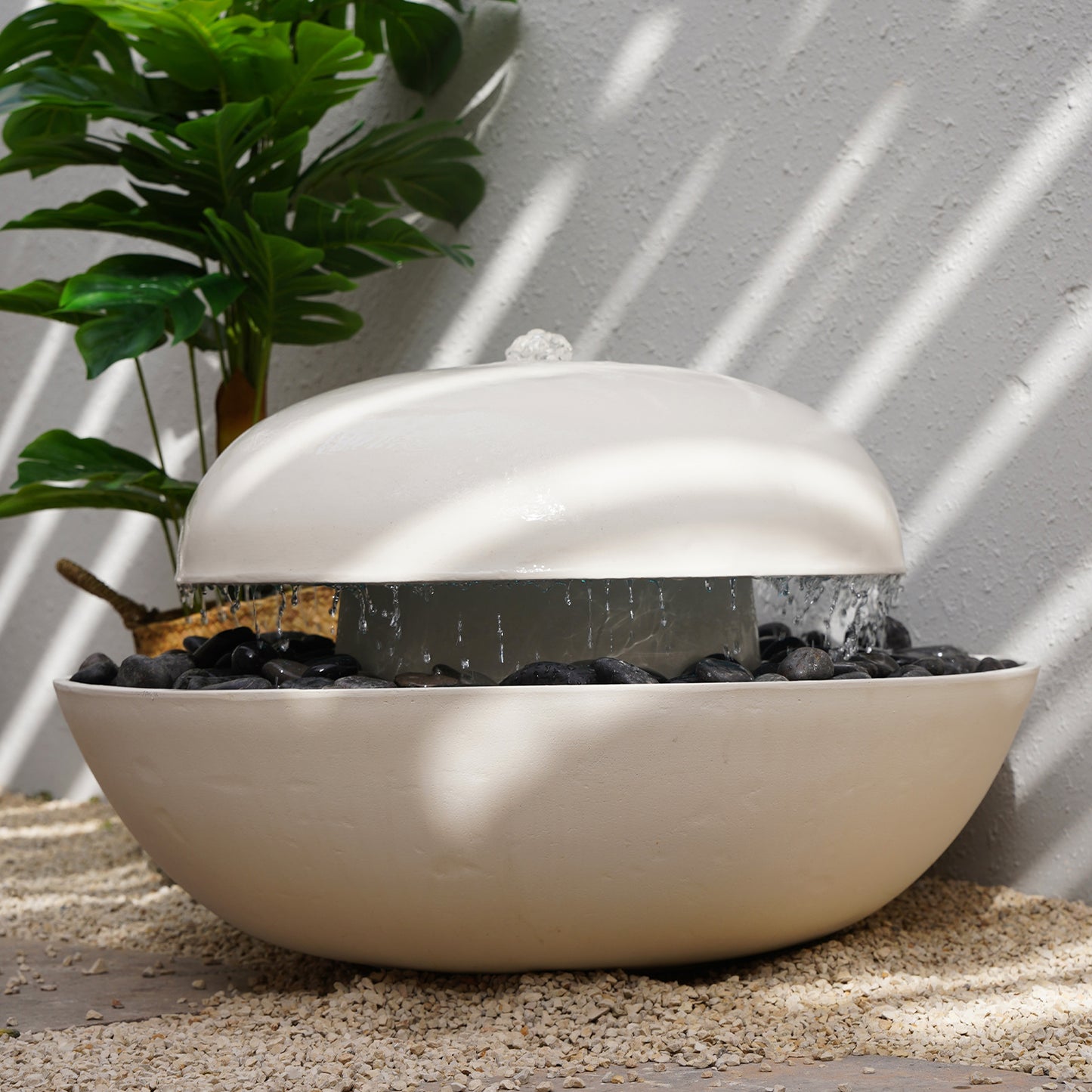 نافورة جنيف بيضاوية بتصميم هادئ يضيف لمسة فاخرة