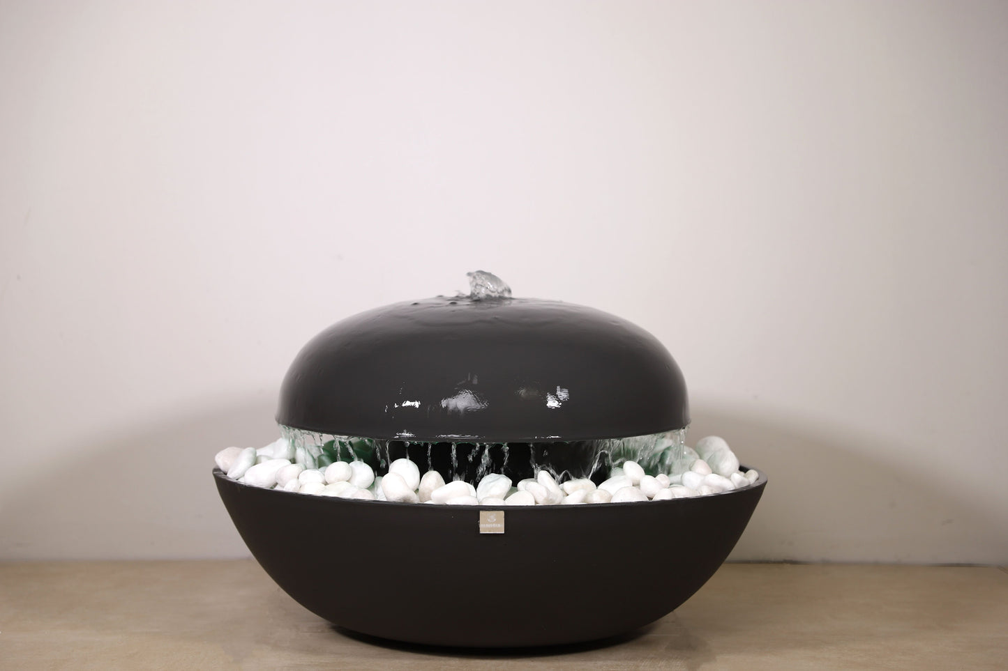 نافورة بتصميم بيضاوي أنيق تناسب الحدائق والمداخل