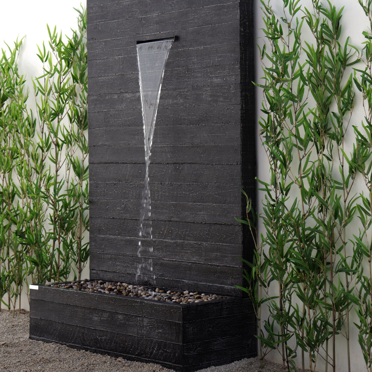 شلال خشابي يضفي لمسة فنية مستوحاة من الطبيعة.