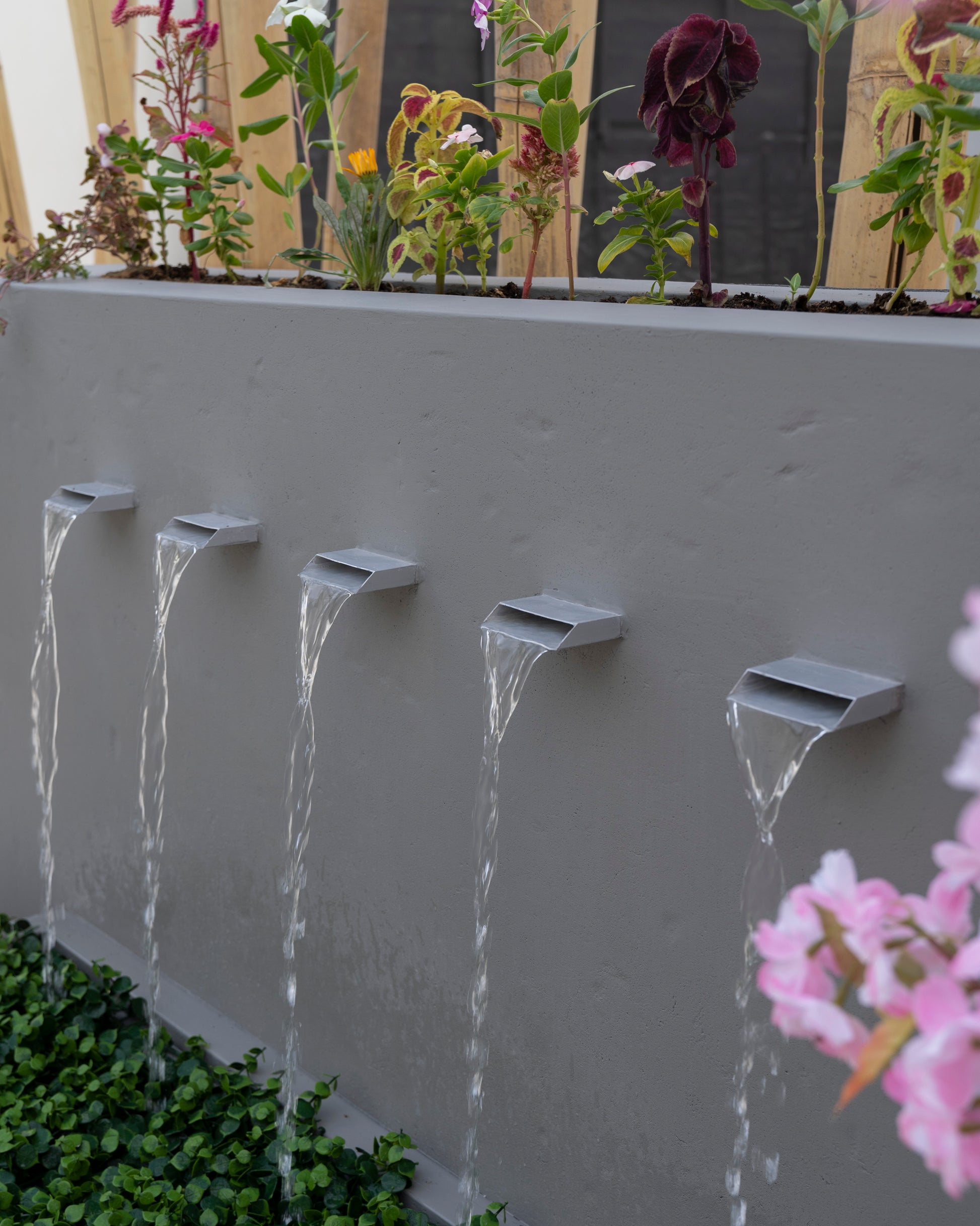 شلال هولندا يعكس الفخامة والأناقة في كل تفاصيله.