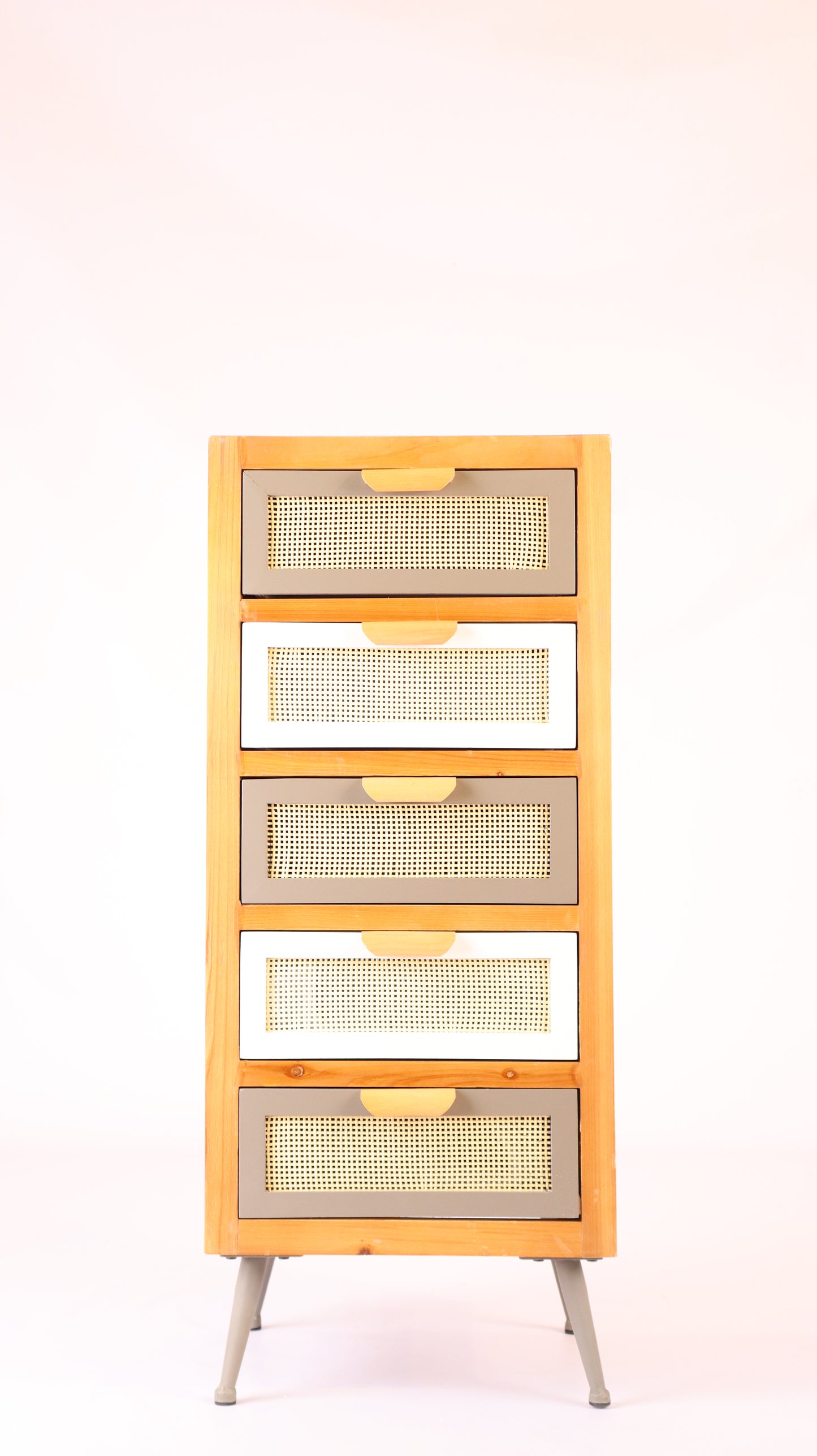 خزانة خشبية ريفية