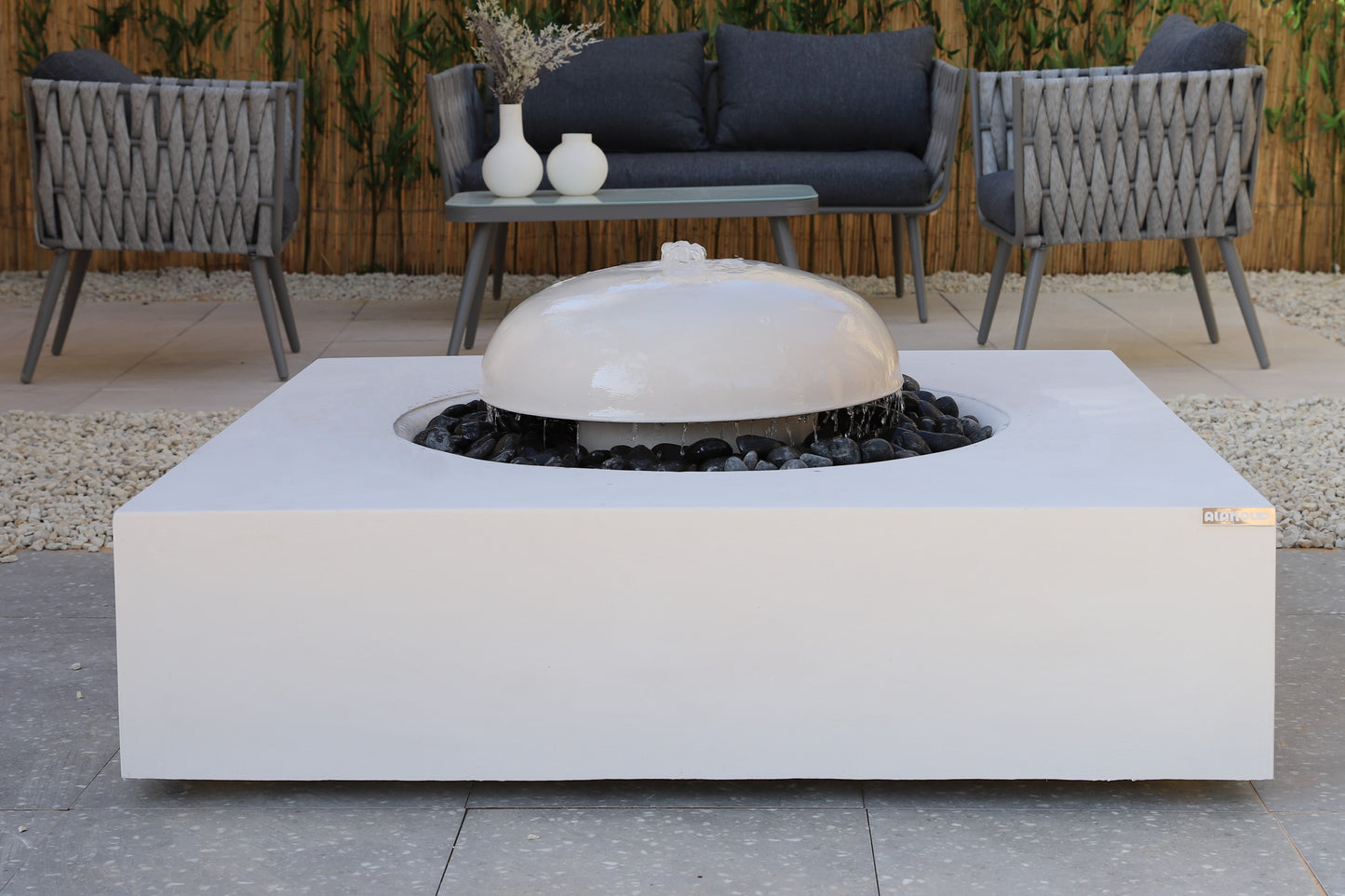 نافورة جاو مع أحجار الزينة بلمسة فاخرة