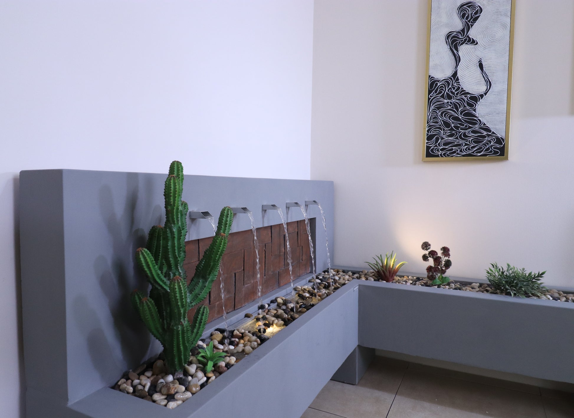 شلال لورانس يضفي لمسة فنية راقية تجعل أي زاوية مميزة وجذابة.