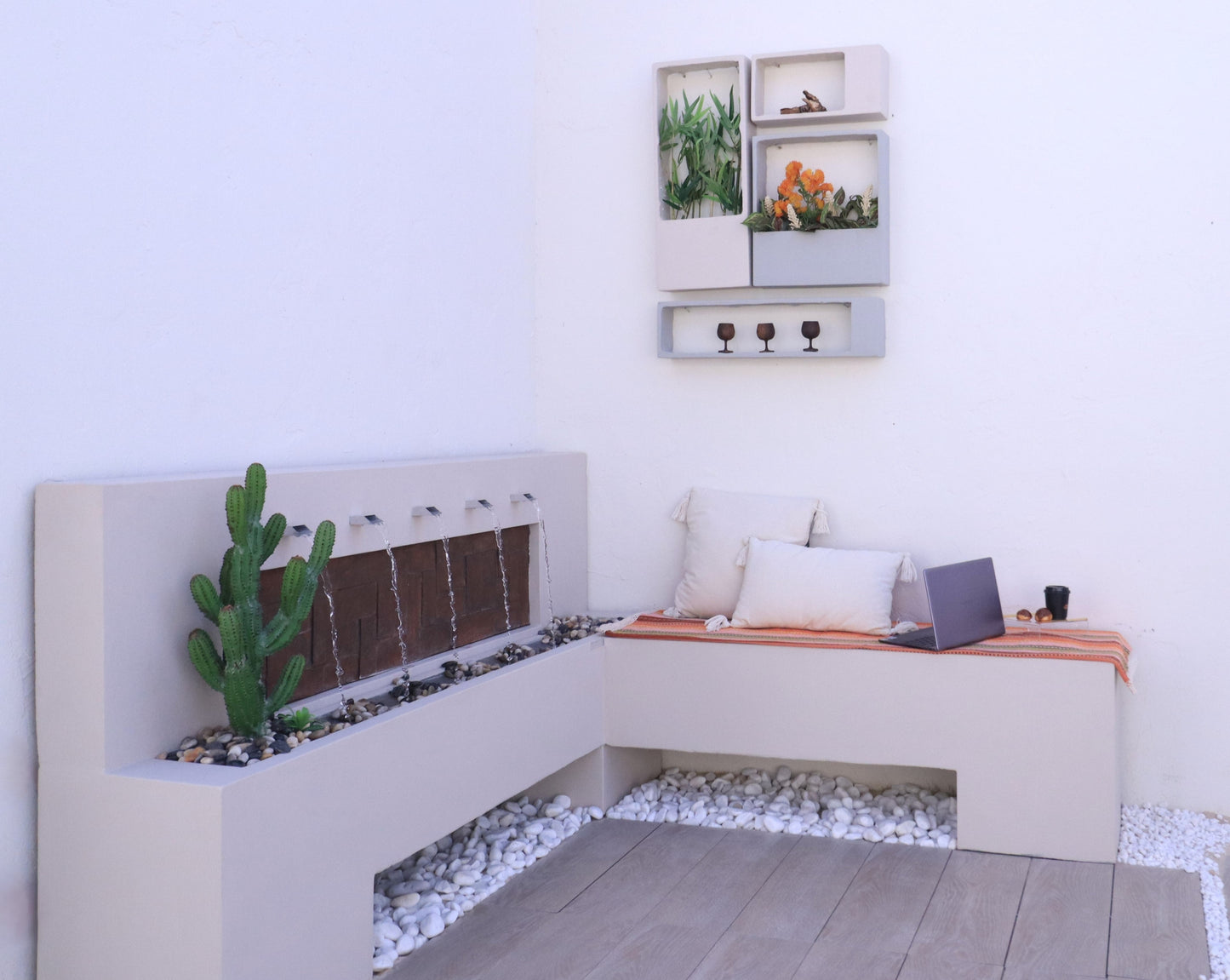 شلال جاهز للتركيب دون الحاجة للبناء المعقد.