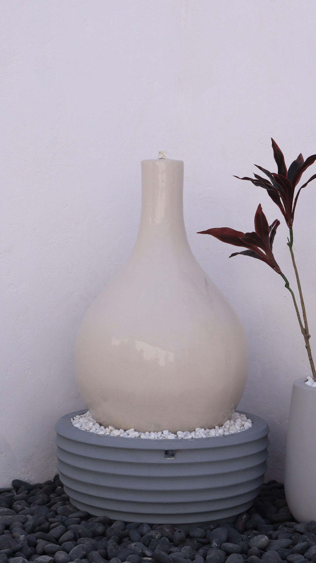 نافورة لونا للحدائق والشرفات بلمسة عصرية