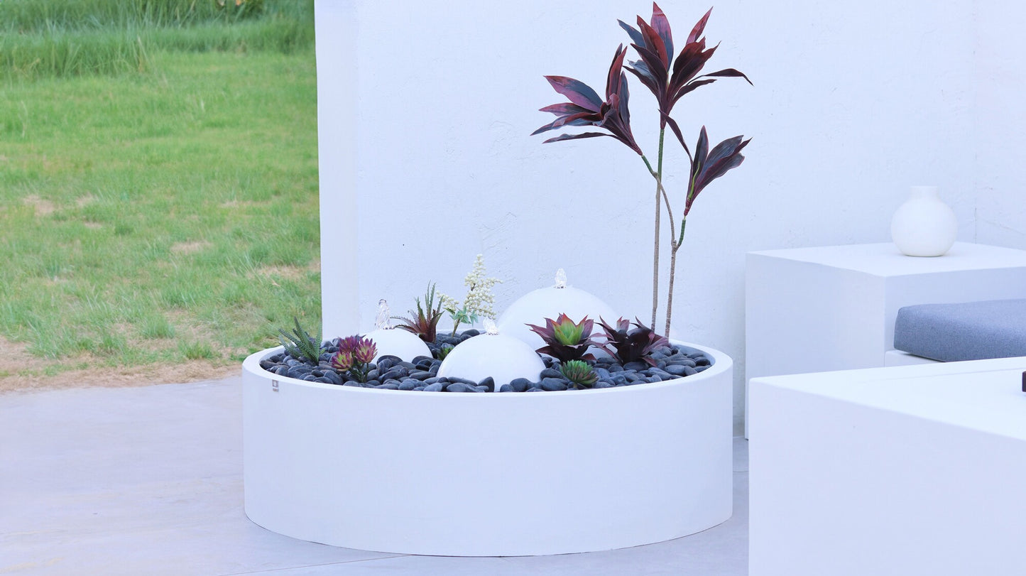 نافورة ليون بتصميم أنيق وحركة مائية هادئة