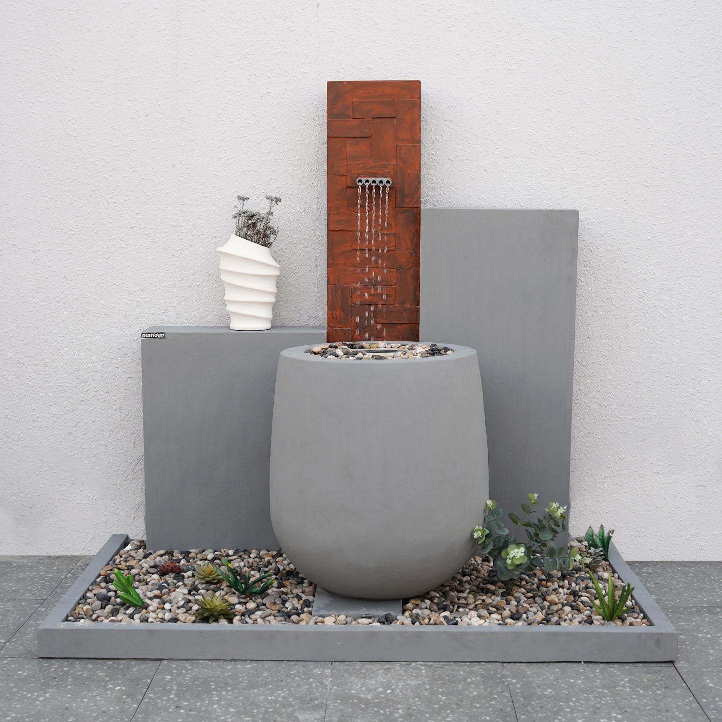 شلال مارغون بتصميم عصري يناسب الأسطح والجلسات الداخلية والخارجية.