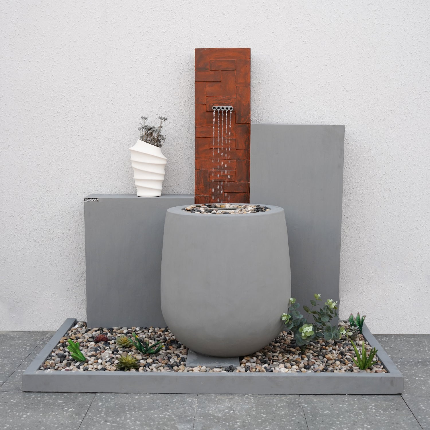 شلال مارغون بتصميم عصري يناسب الأسطح والجلسات الداخلية والخارجية.