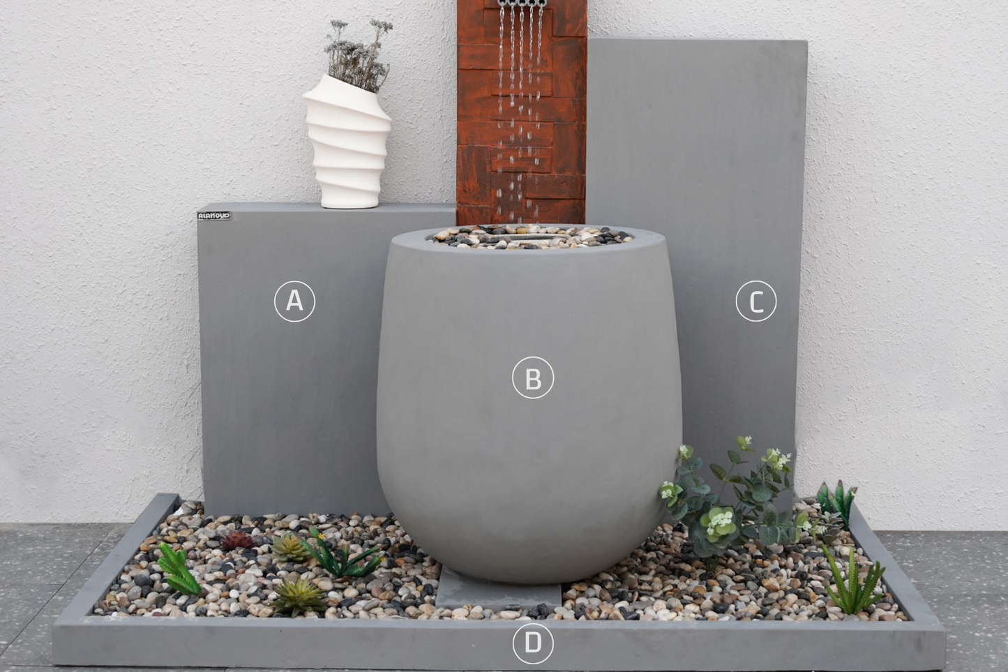 قطعة فنية من شلال مارغون مع مزيج من حجر الزينة والنباتات المختارة.