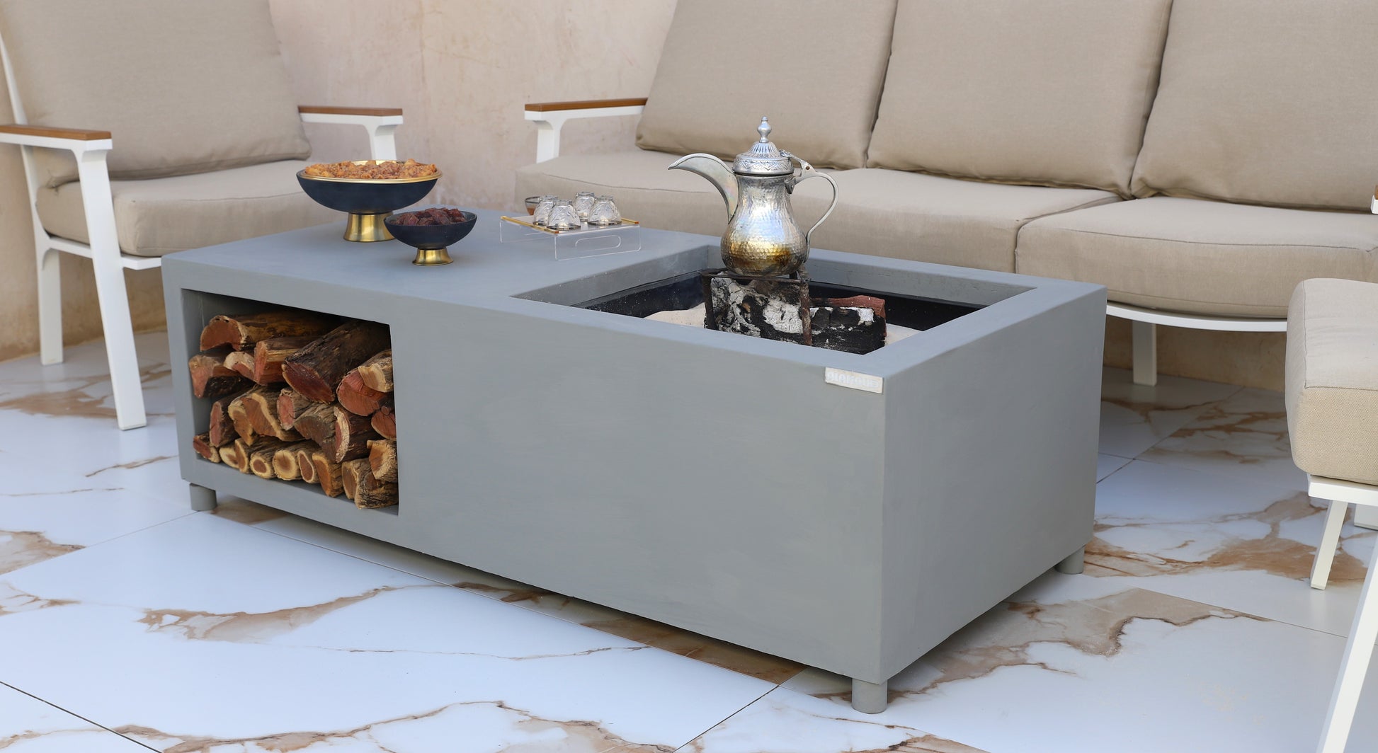 موقد نيوم مع طاولة مدمجة ومساحة تخزين