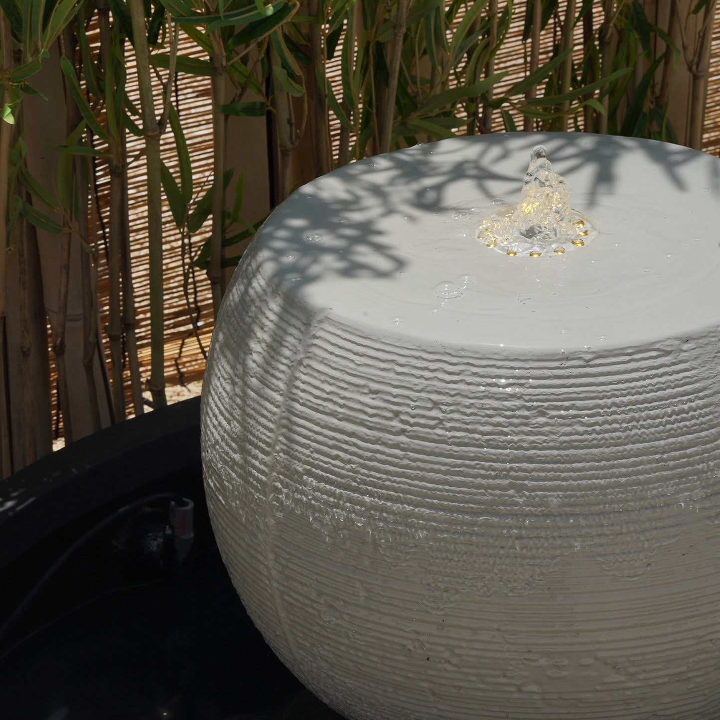 نافورة سيشل بإضاءة مدمجة تضيف جمالاً لطيفاً