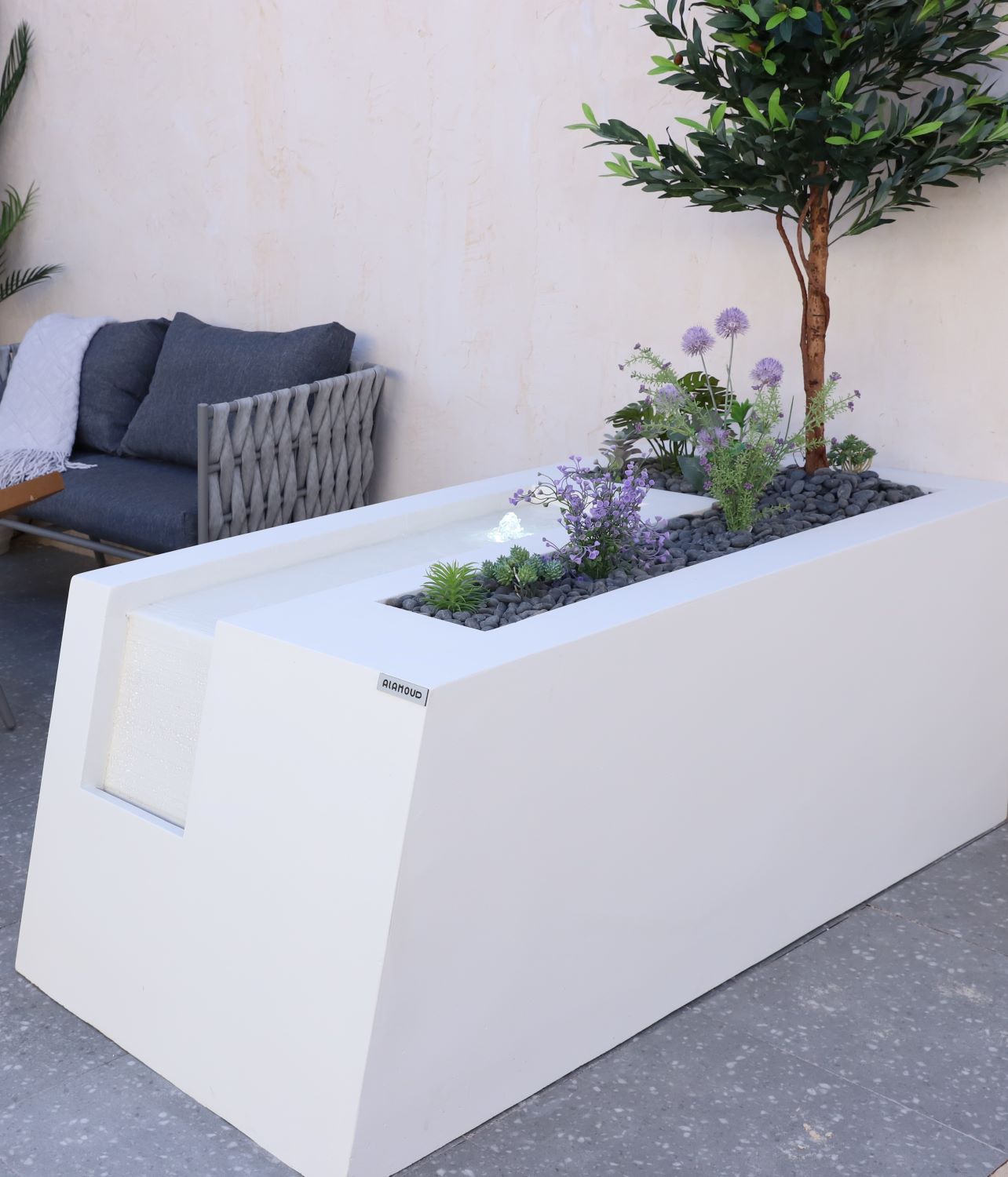 نافورة تامبا المطورة بتصميم عصري يضيف أناقة مميزة