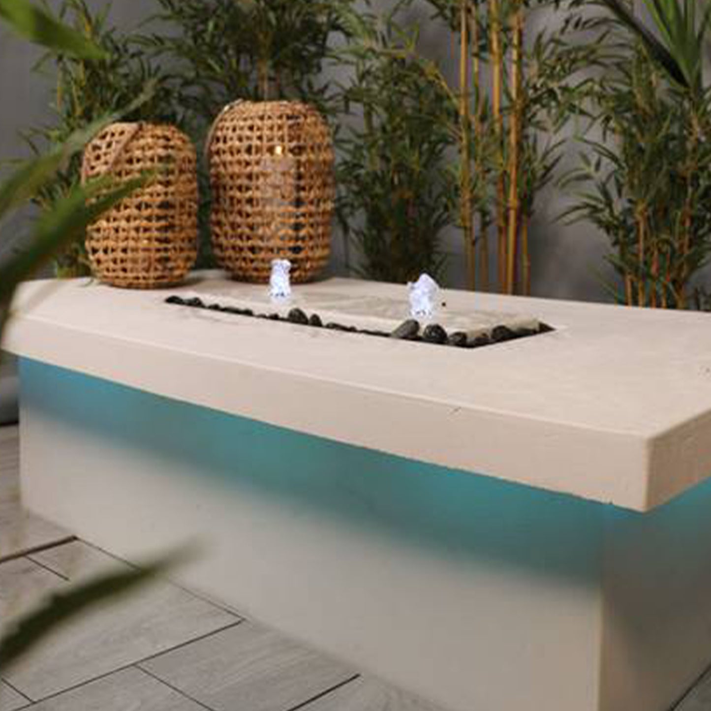 نافورة طوكيو بسطح مائي هادئ مناسب للحدائق والمداخل