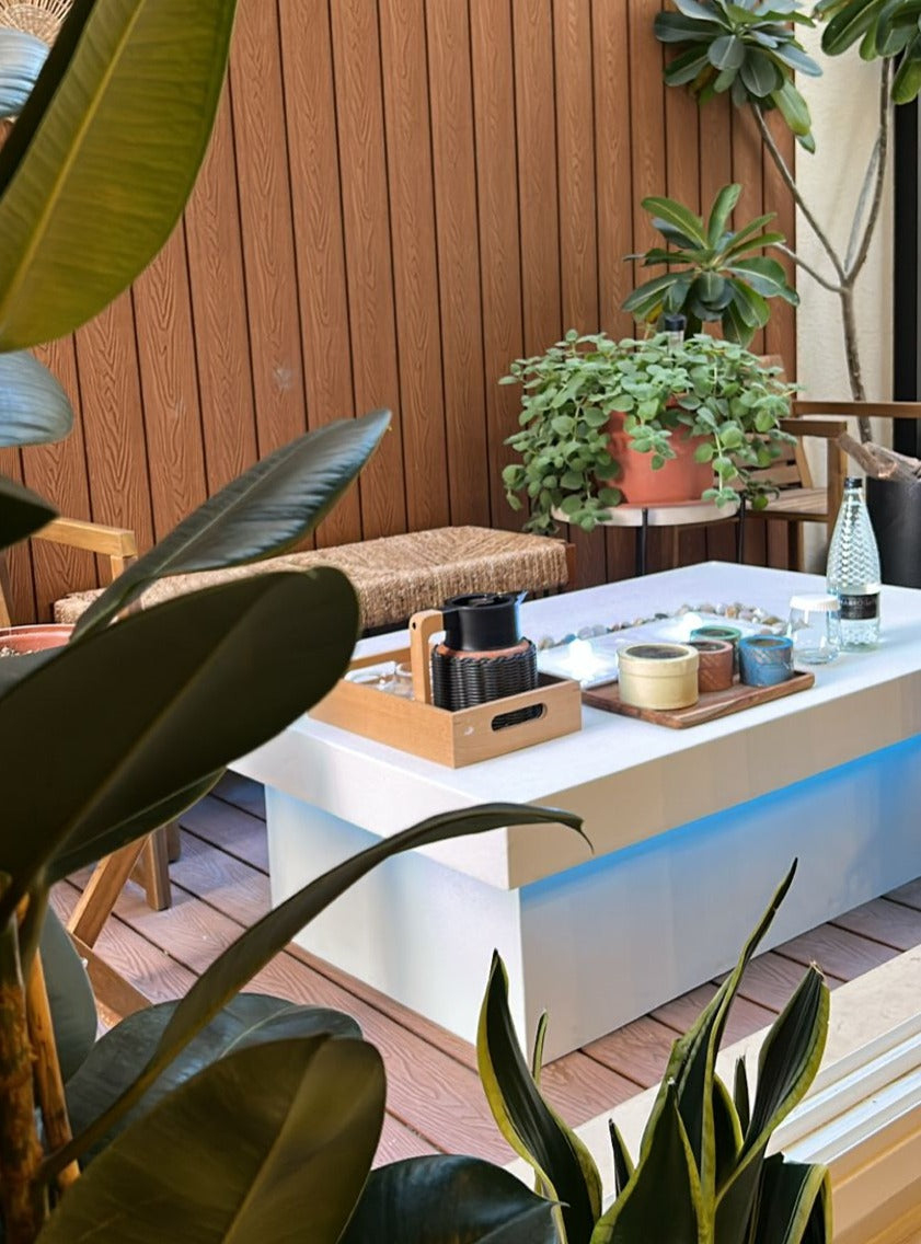 تصميم نافورة مضاءة يضيف جواً مريحاً للمساحات