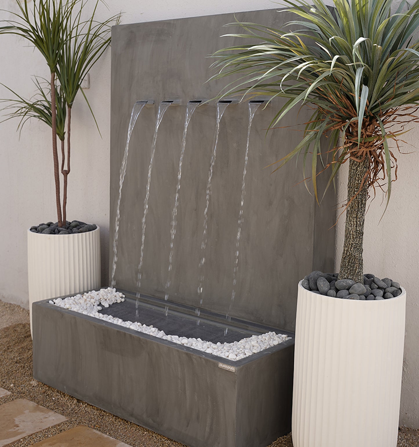 تصميم متكامل لشلال فيرا يناسب مختلف أحجام المساحات.