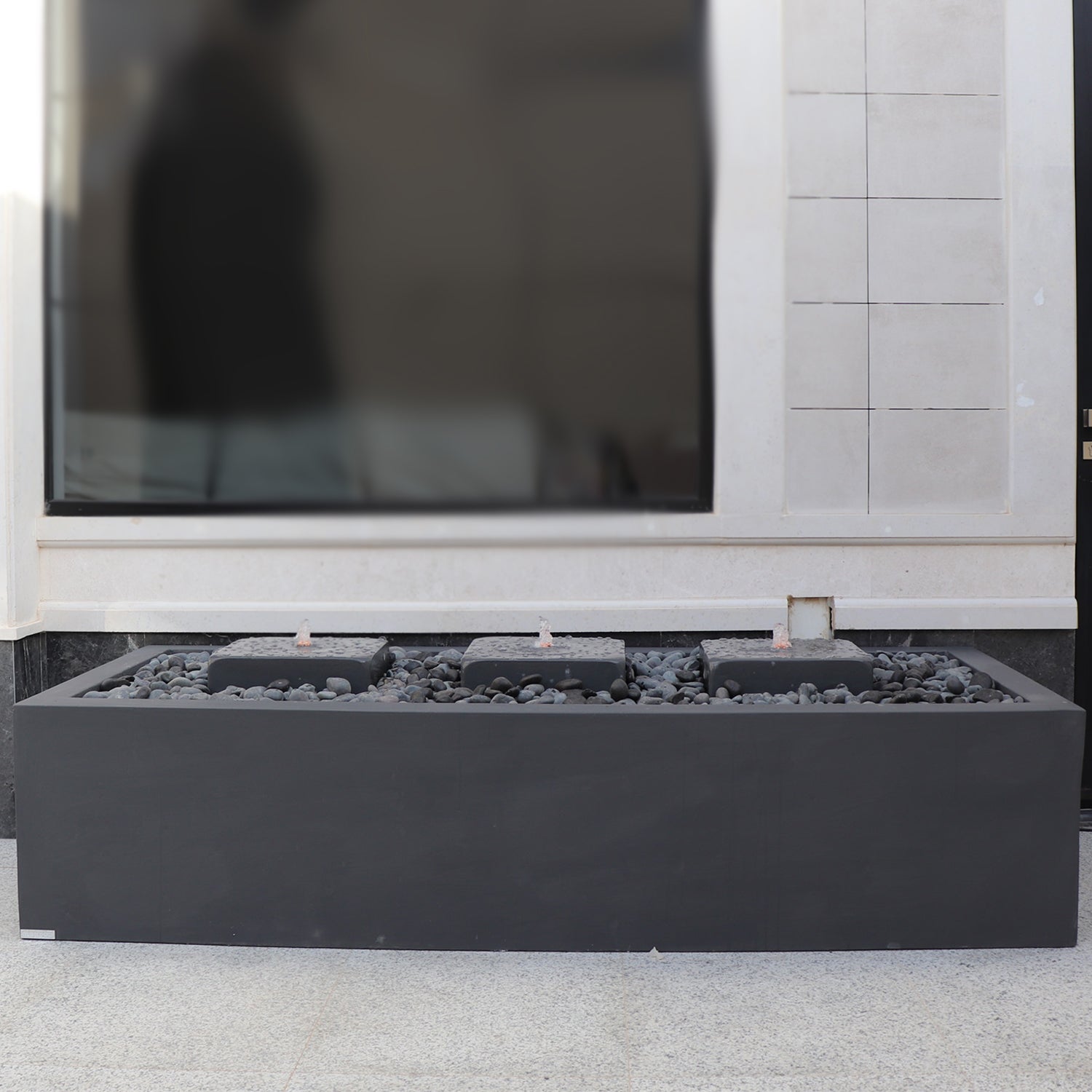 نافورة فيينا بإطار واسع وتفاصيل مائية متناغمة