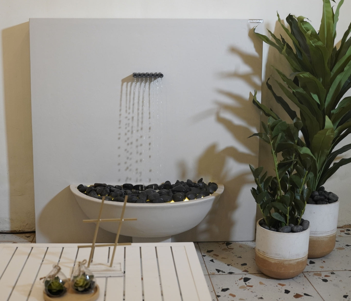 شلال فرجينيا مناسب للمساحات الداخلية والخارجية الصغيرة والمتوسطة.