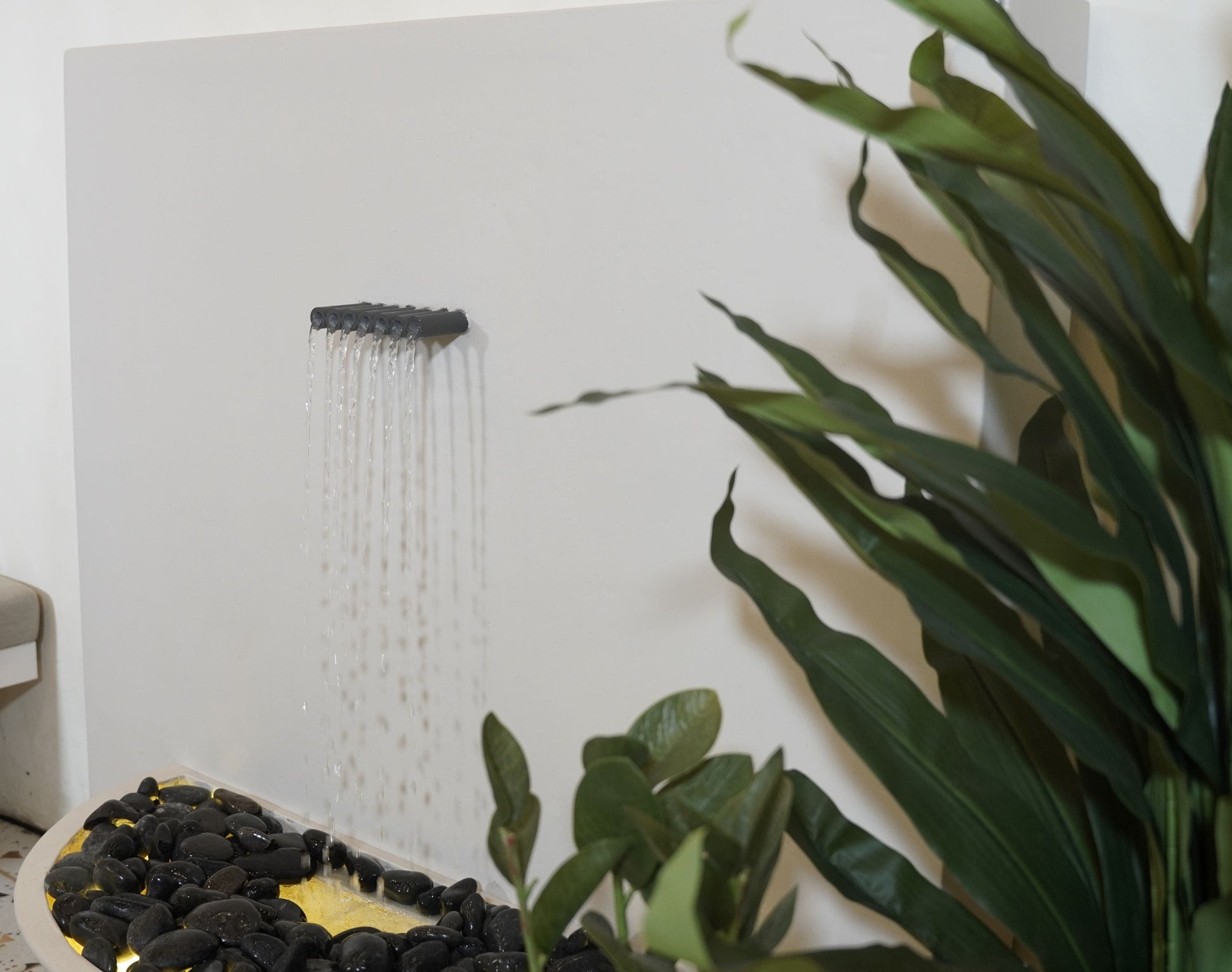 شلال فرجينيا بتصميم مميز للمساحات الداخلية أو الخارجية.