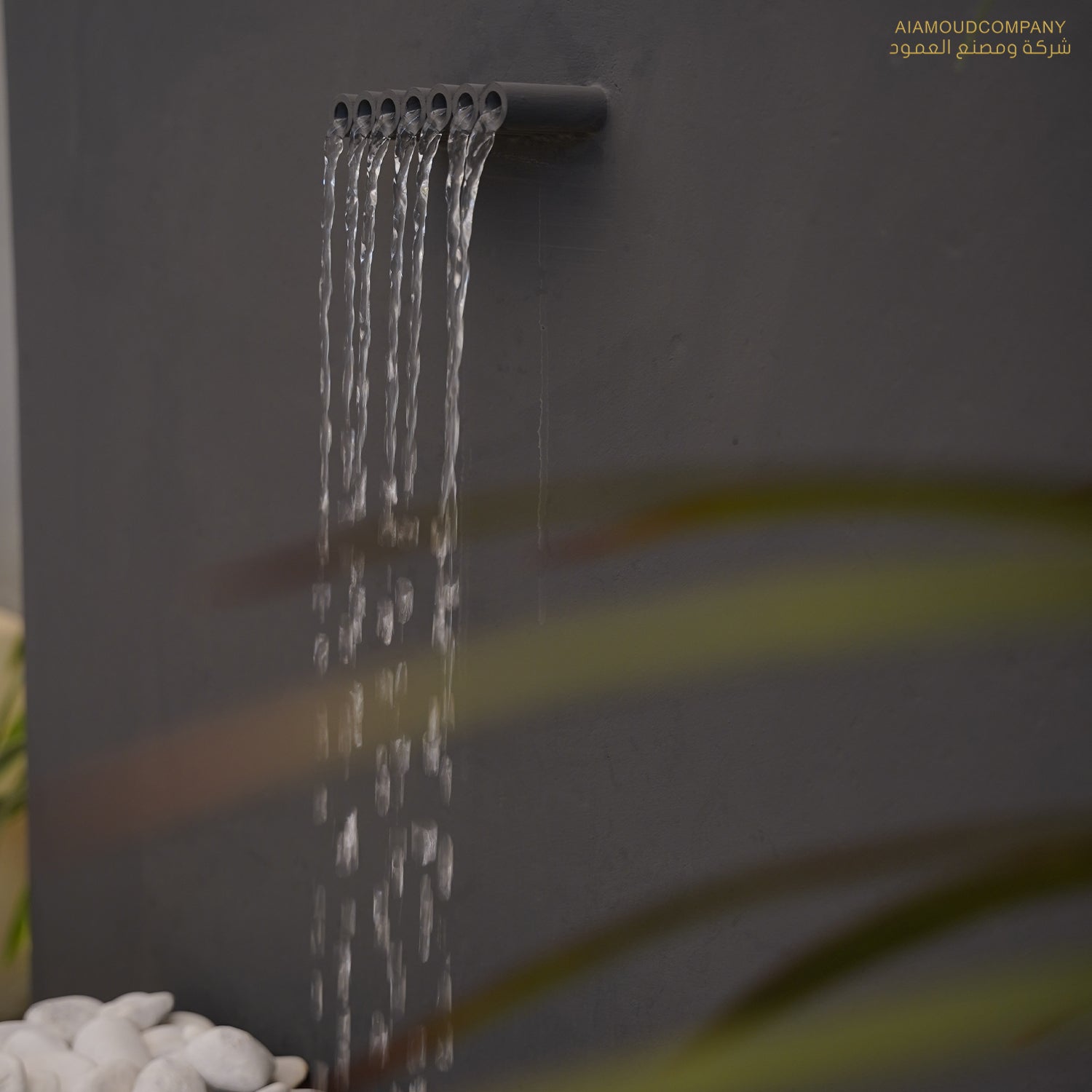 شلال فرجينيا متكامل مع تدفق ماء مريح ومزيج من الأحجار الطبيعية.