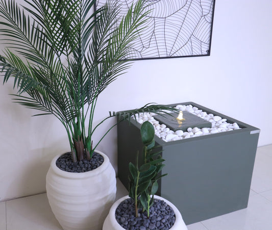 نافورة المربع الأمريكي وسط بتصميم هادئ وأنيق