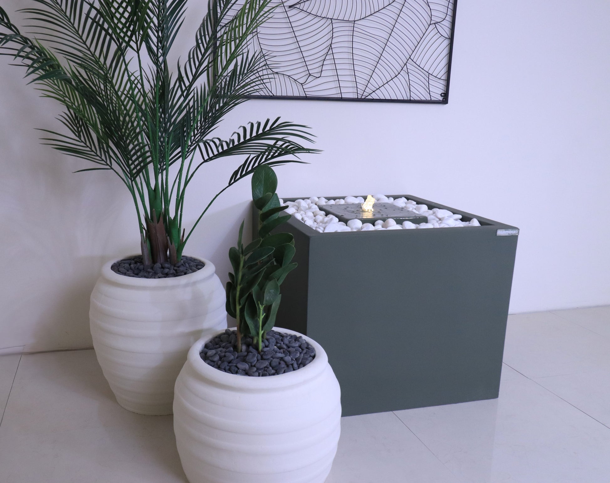 نافورة أنيقة تجمع بين البساطة والماء