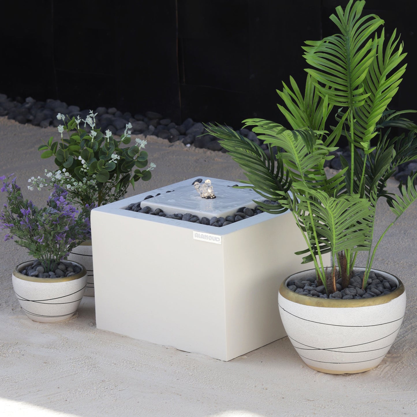 نافورة صغيرة مناسبة للمساحات الداخلية