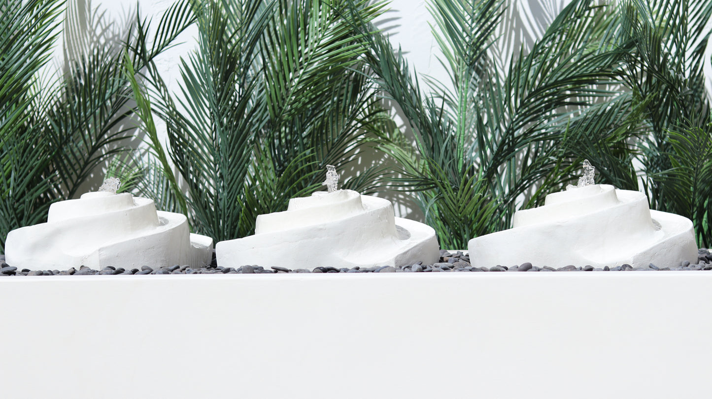 نافورة مزودة بإنارة وتحكم كامل عن بعد لراحة أكبر في الاستخدام.