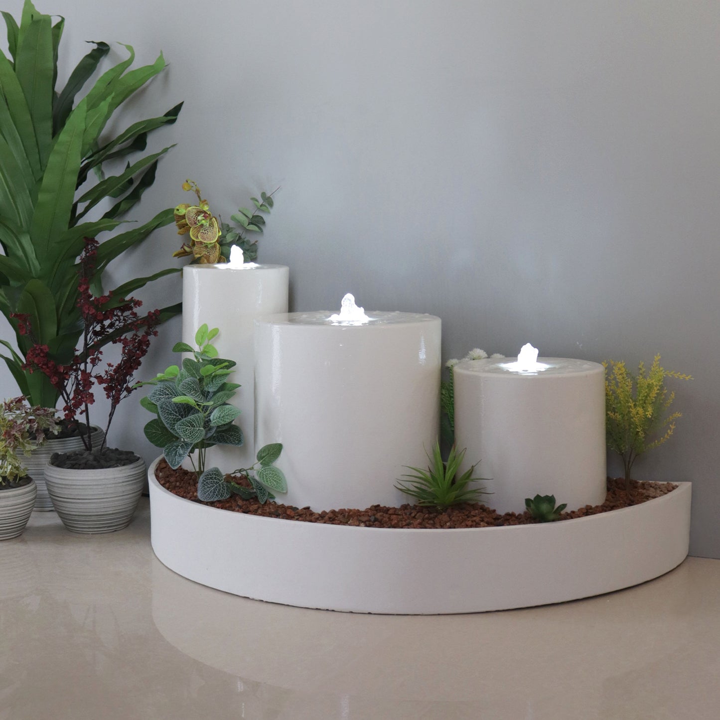 نافورة برلين بملمس حجري وبروز جميل للحوض