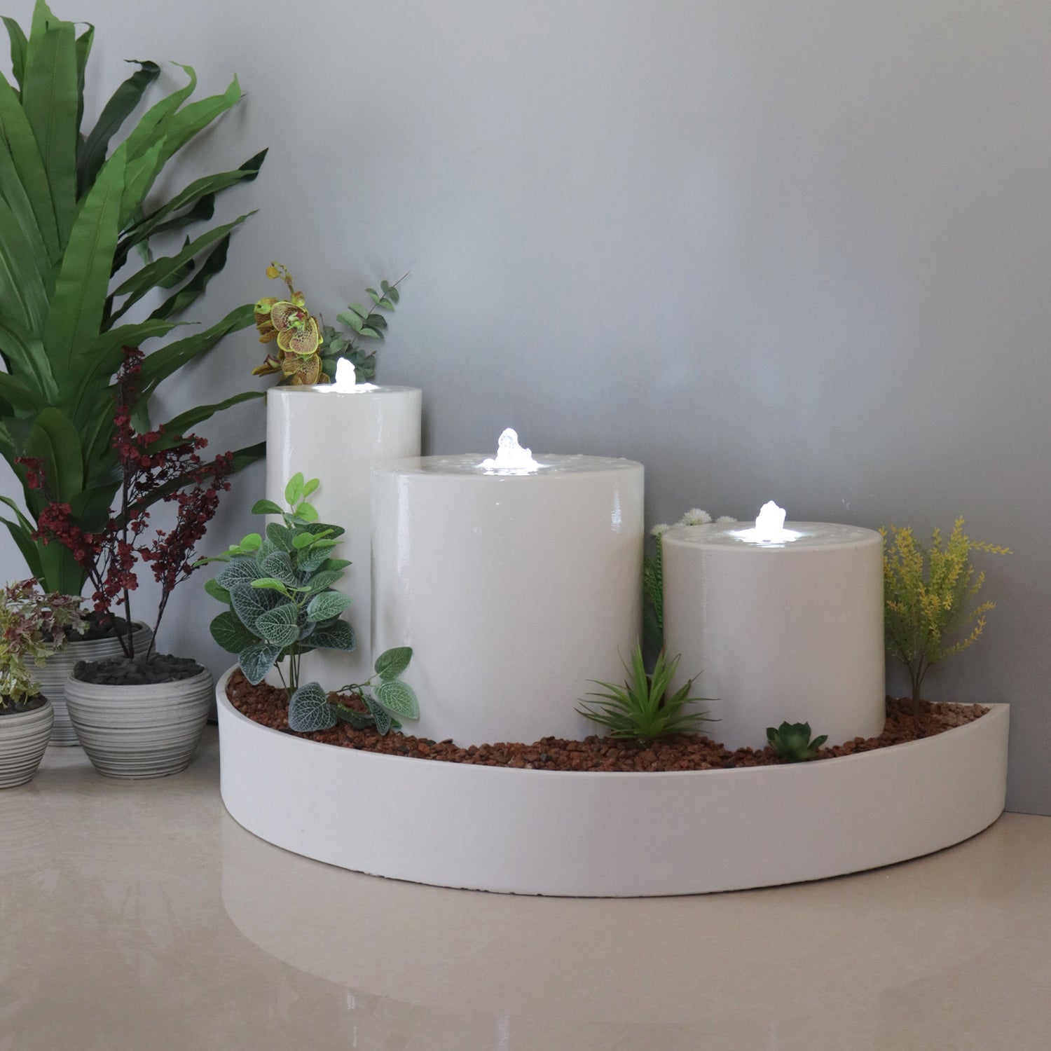 نافورة برلين بملمس حجري وبروز جميل للحوض