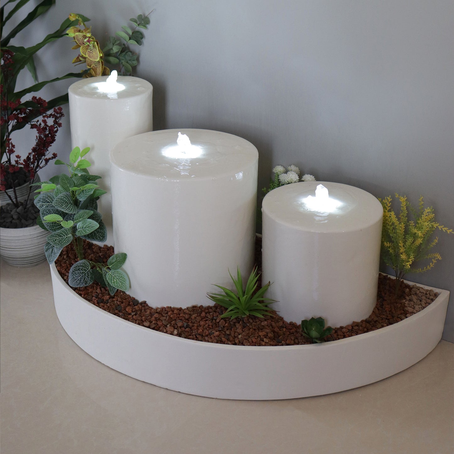 نافورة ديكور بثلاثة أبراج ارتفاعاتها مختلفة