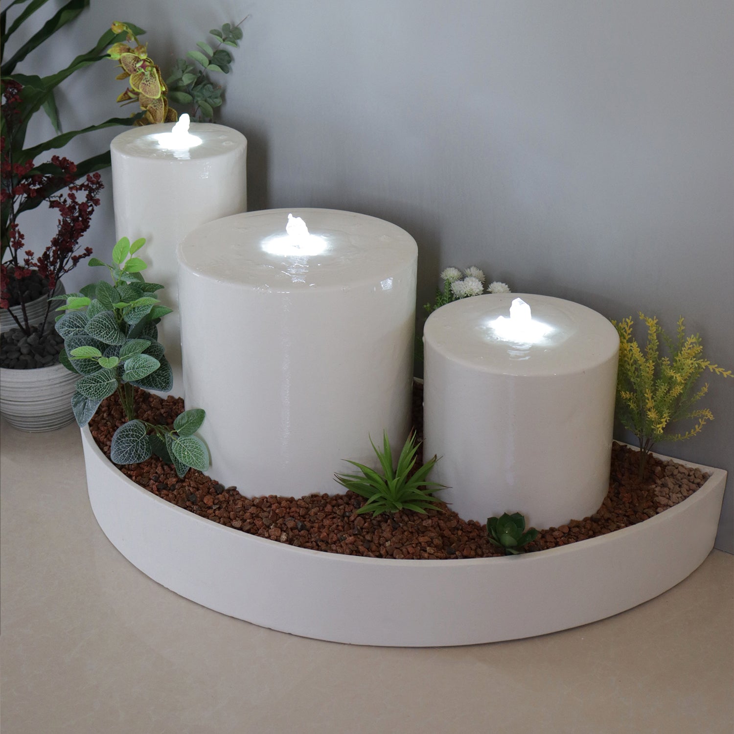 نافورة ديكور بثلاثة أبراج ارتفاعاتها مختلفة