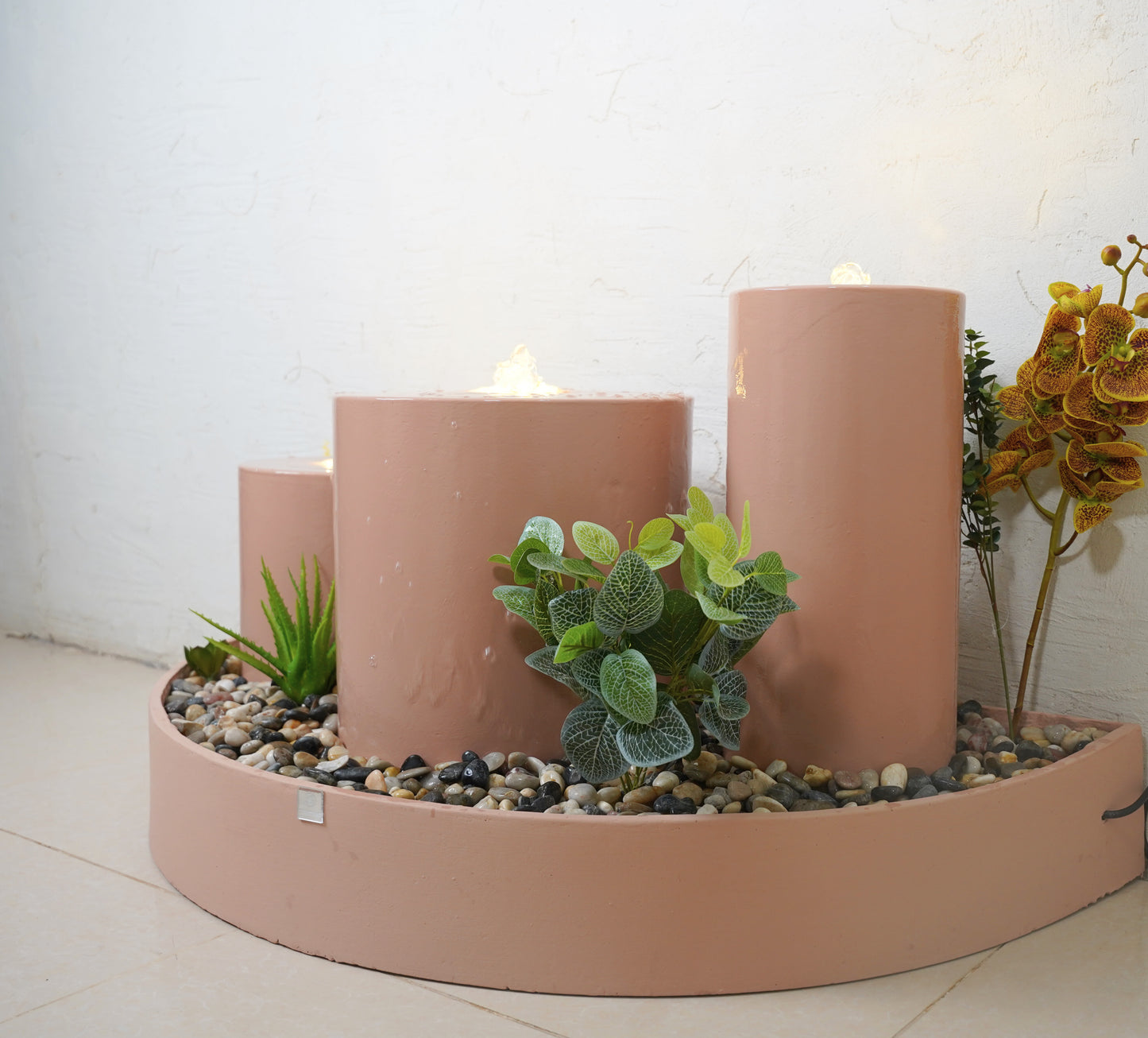 نافورة برلين بتدفق ماء لطيف وتصميم فريد