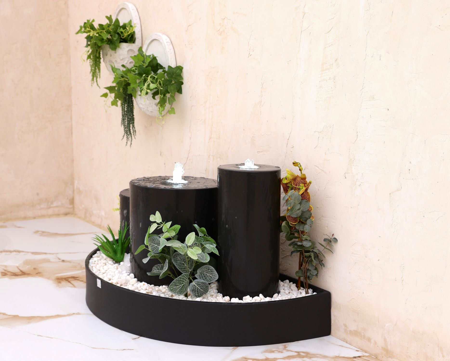 نافورة بثلاث مستويات تضيف حركة ماء جميلة